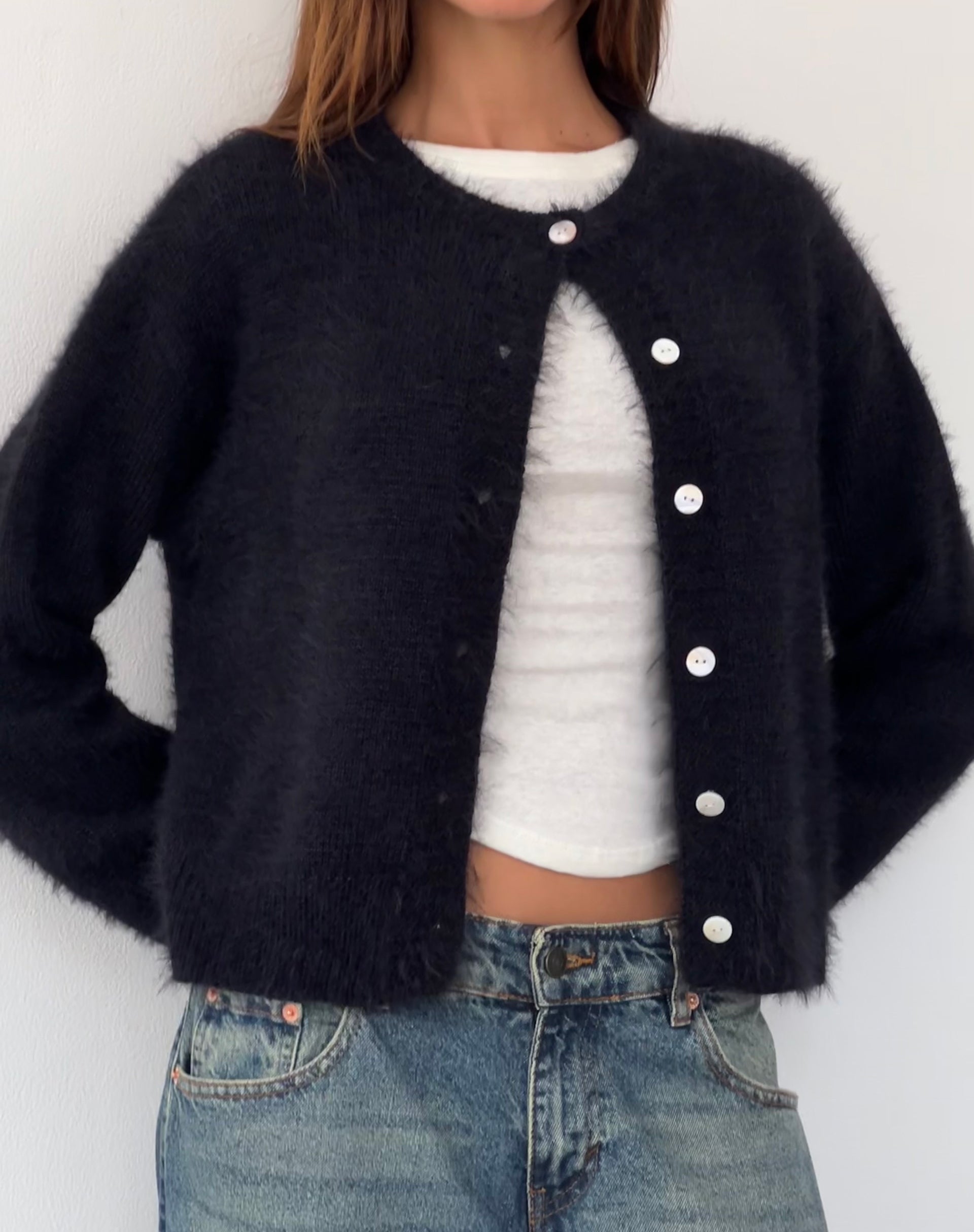 Image of Audrina Strickjacke aus flauschigem Strick Schwarz