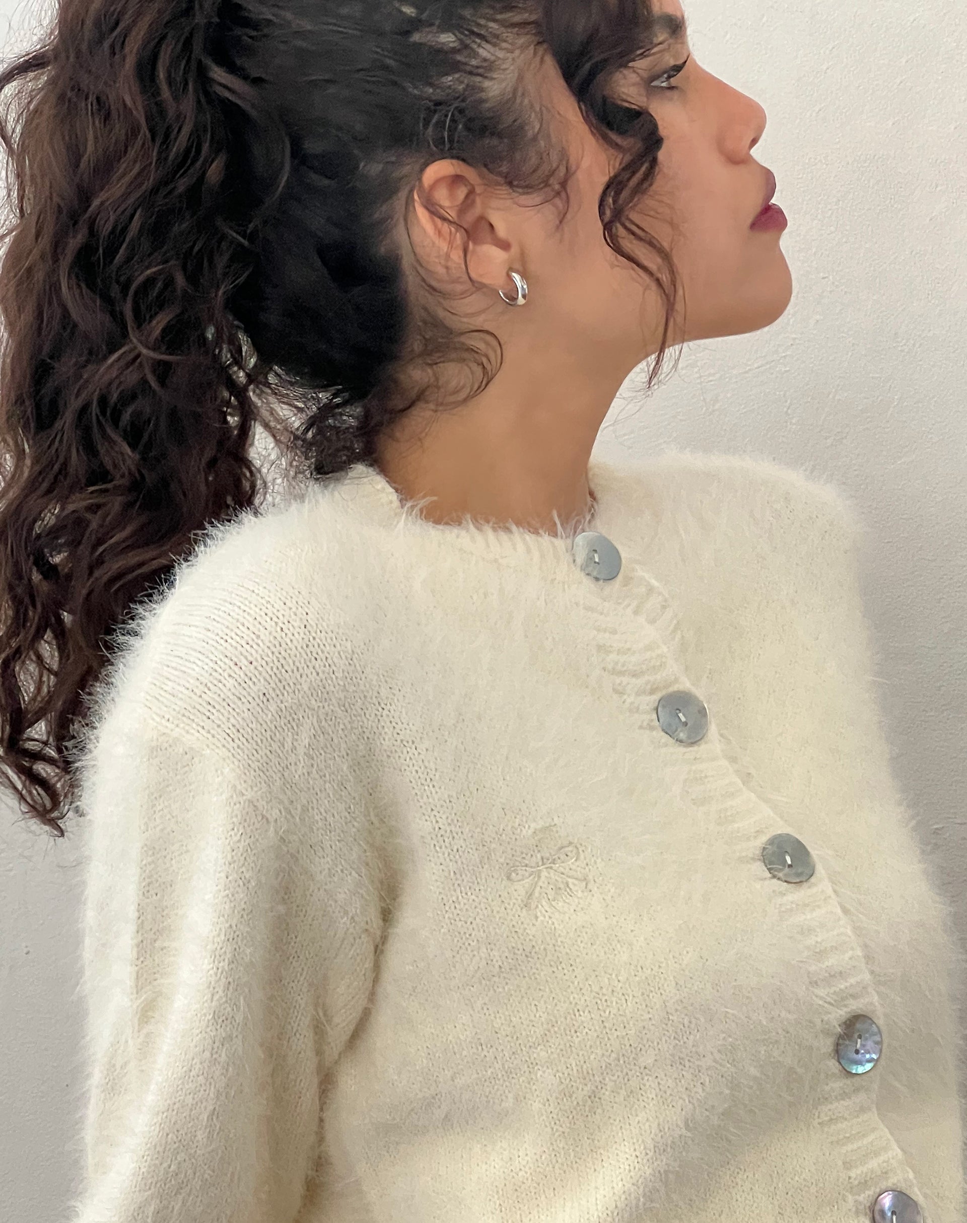 Bild von Audrina Cardigan aus flauschigem Strick in Elfenbein