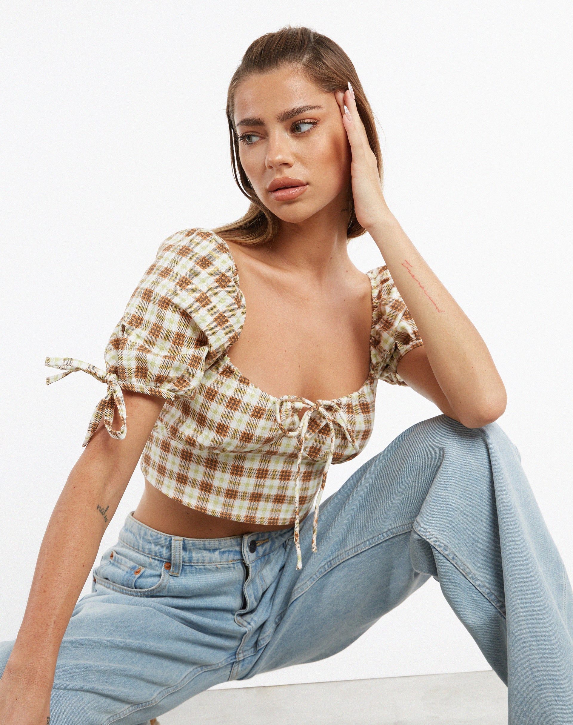 Bild von MOTEL X JACQUIE Auri Crop Top in Gelb Braun Karo