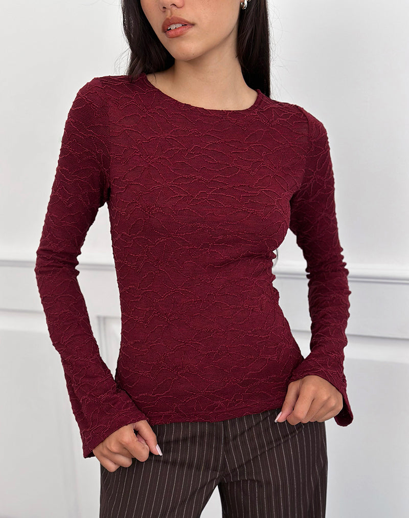 Asymmetrisches Top aus strukturiertem Strick Rot