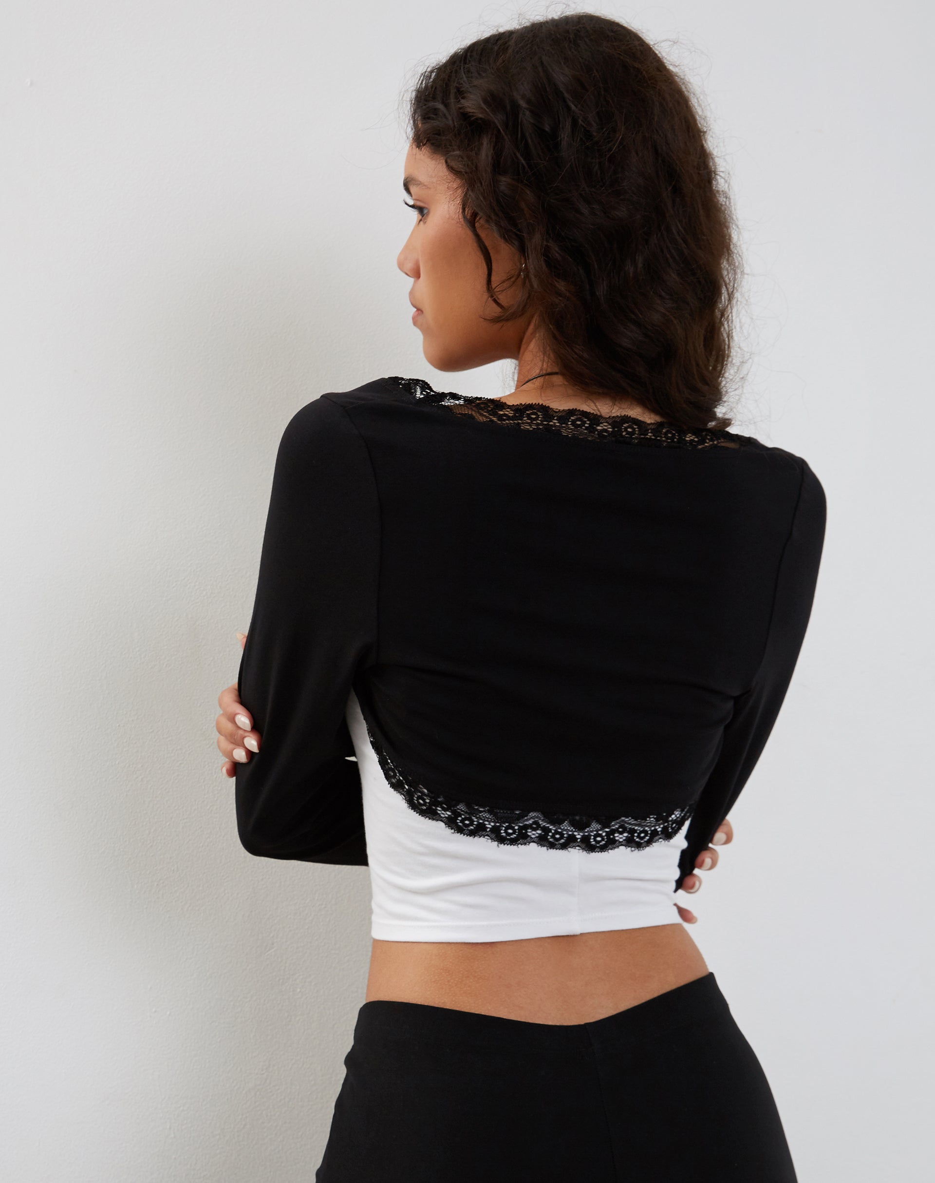 Image of Avya Spitzenbesatz Shrug Top aus Lycra Spitze Schwarz