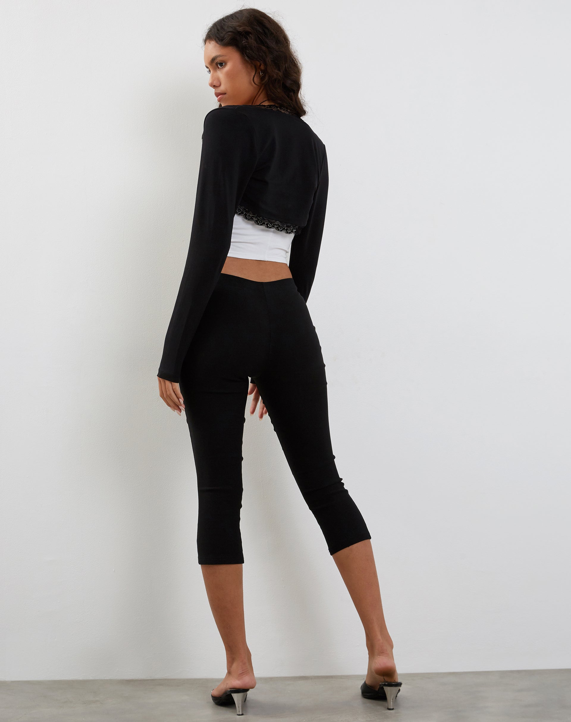 Image of Avya Spitzenbesatz Shrug Top aus Lycra Spitze Schwarz