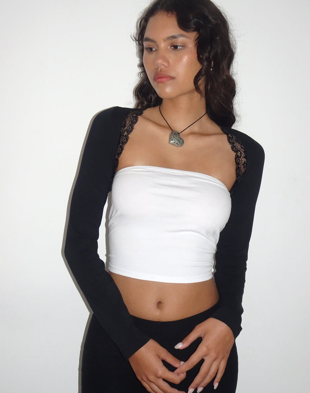 Avya Spitzenbesatz Shrug Top aus Lycra Spitze Schwarz