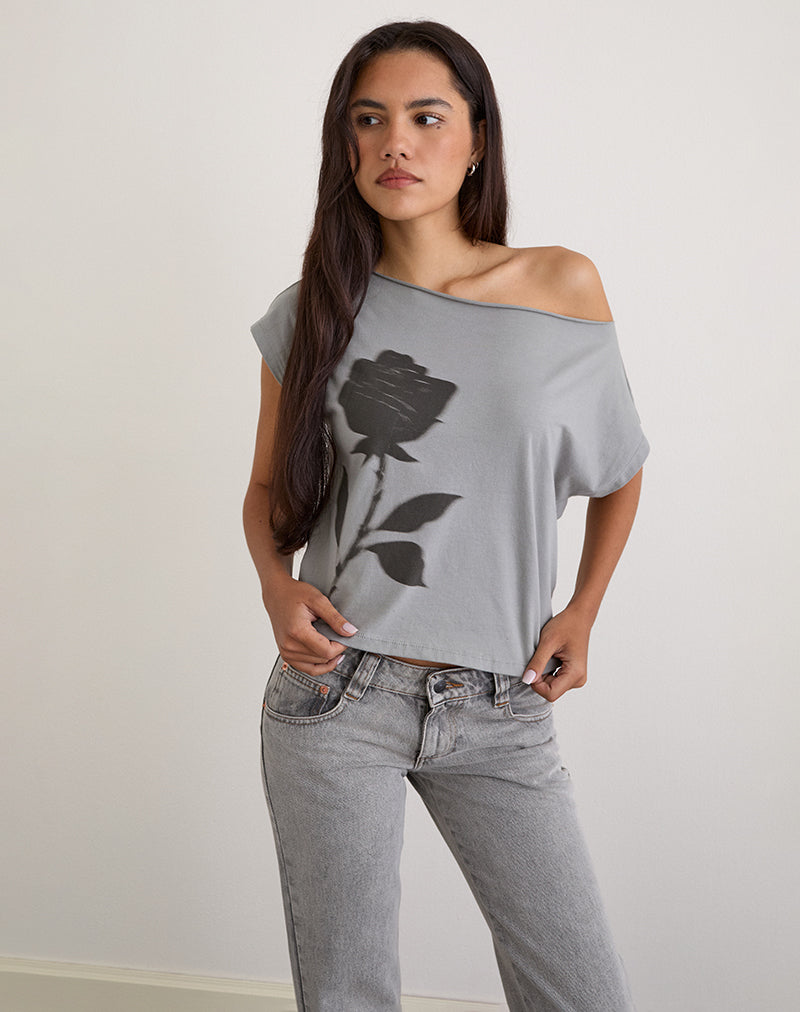 Image of Balia Asymmetrisches Kurzarm-Basic-Top in Grau mit verschwommenem Rosenprint