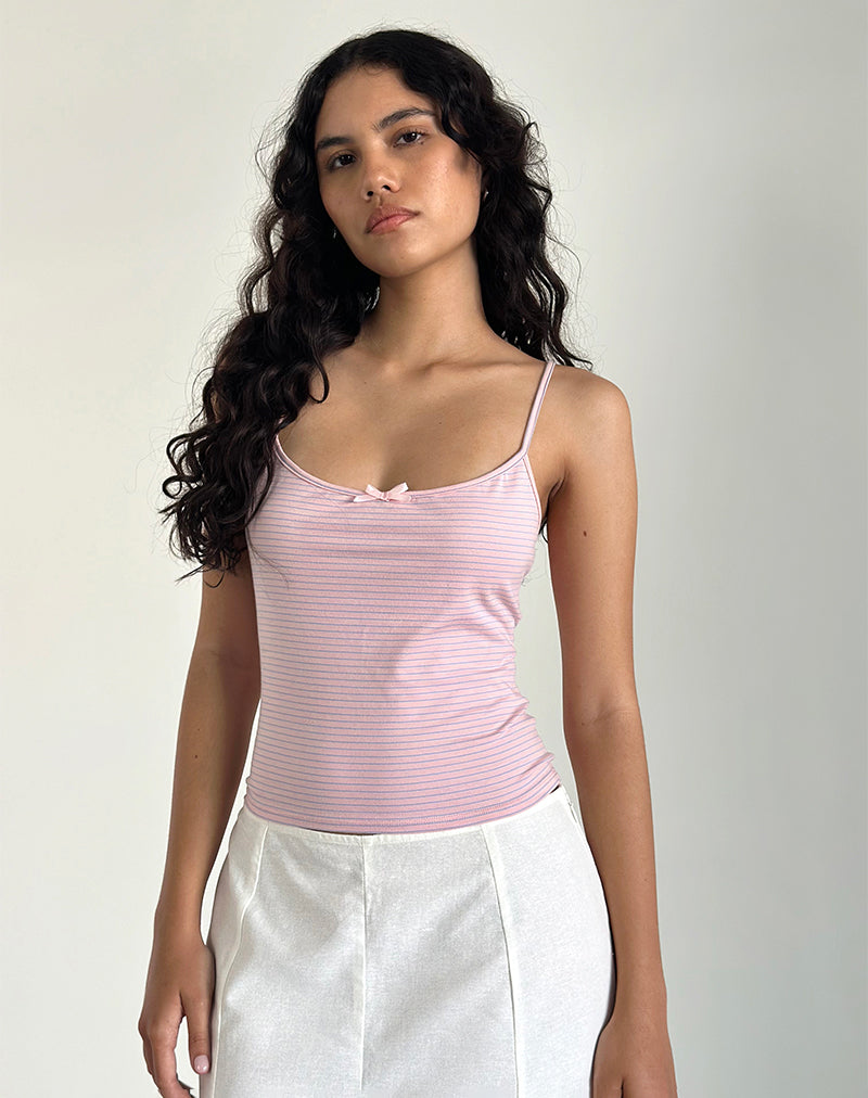 Abbildung des Barlyn Cami Tops in Pink und Blau gestreift