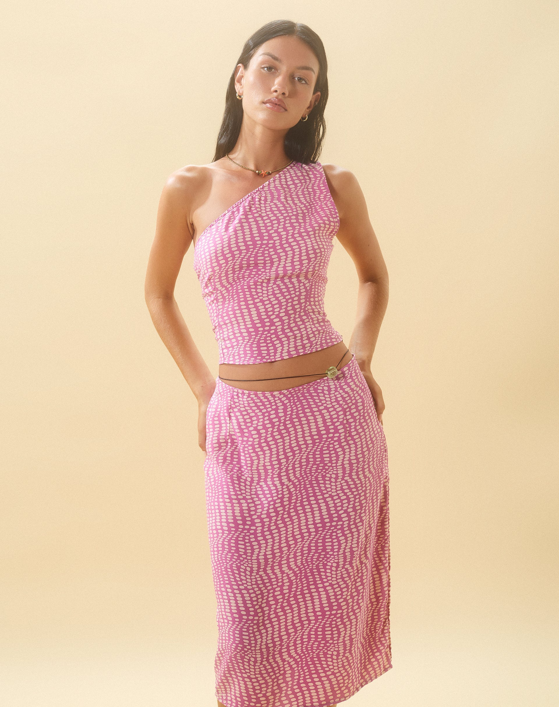 Bild von Harriet Midirock in gewelltem Polka Lila