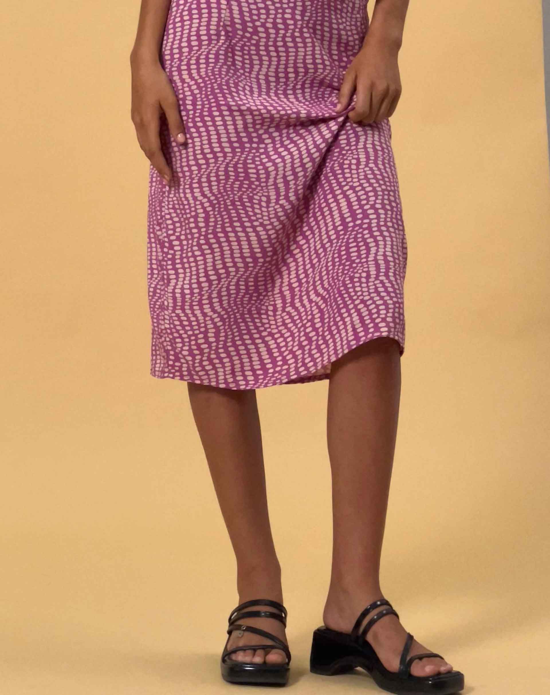 Bild von Harriet Midirock in gewelltem Polka Lila