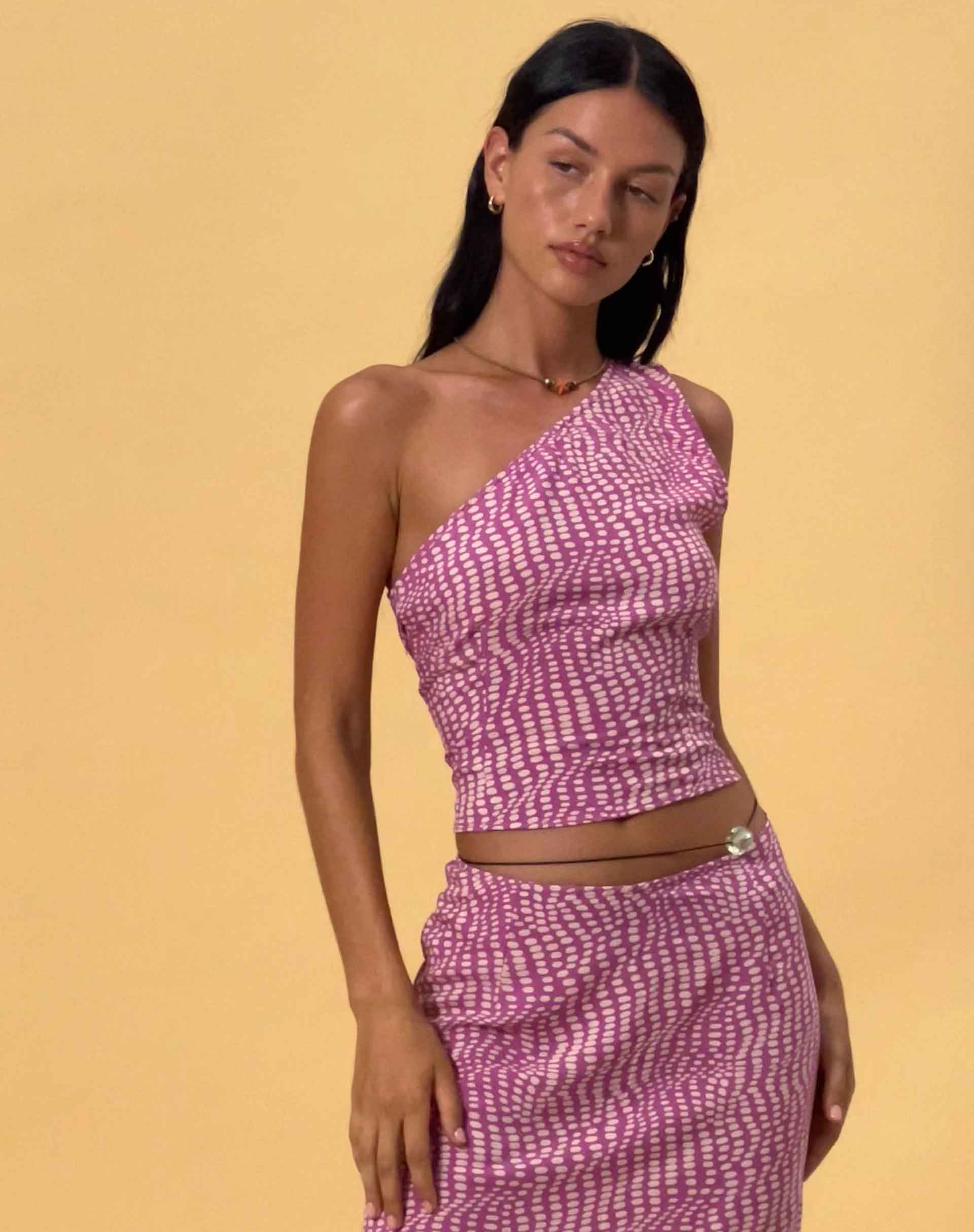 Image of Bayan One Shoulder Top in gewelltem Polka Violett