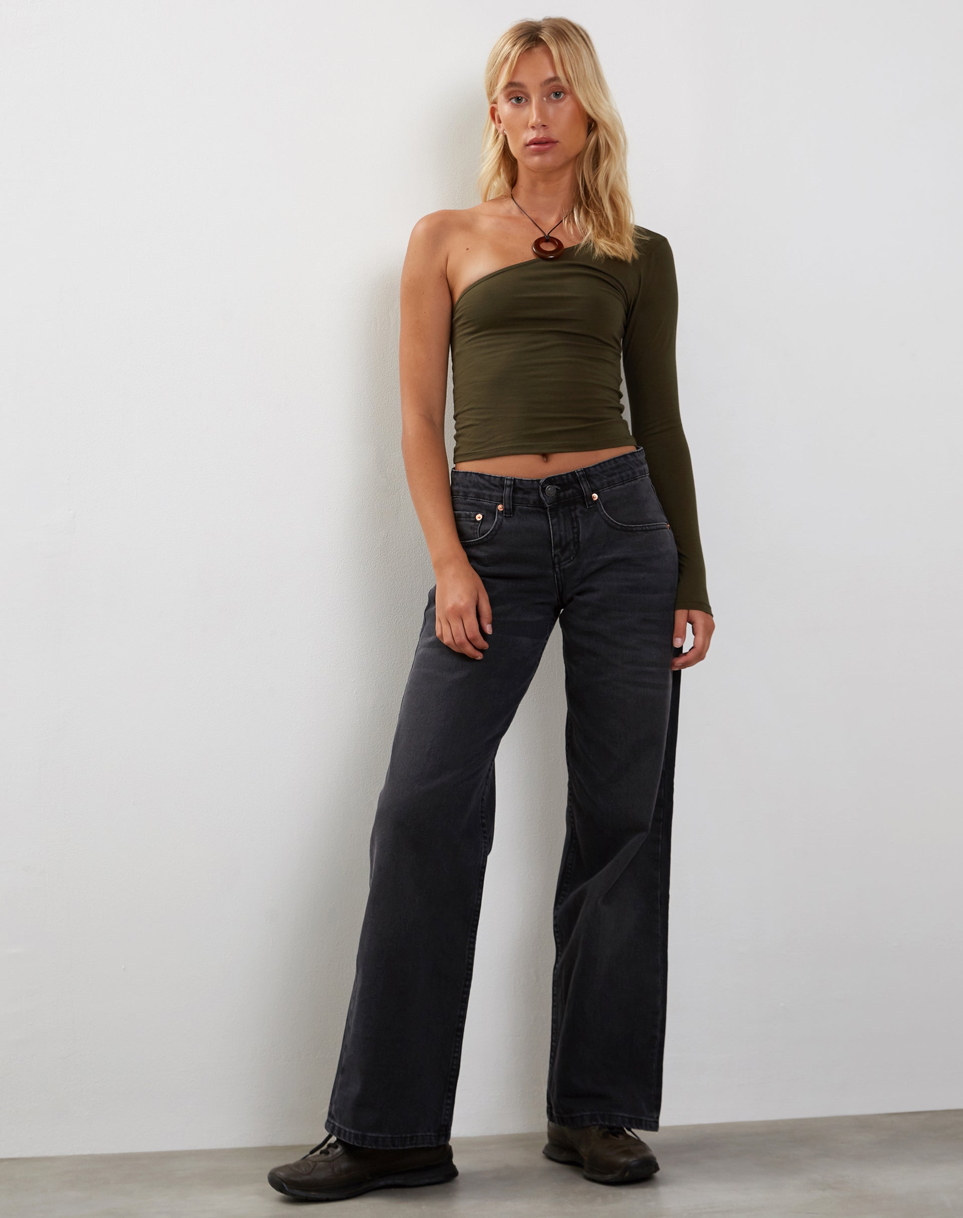 Image von Bayge One Shoulder Top in Olive