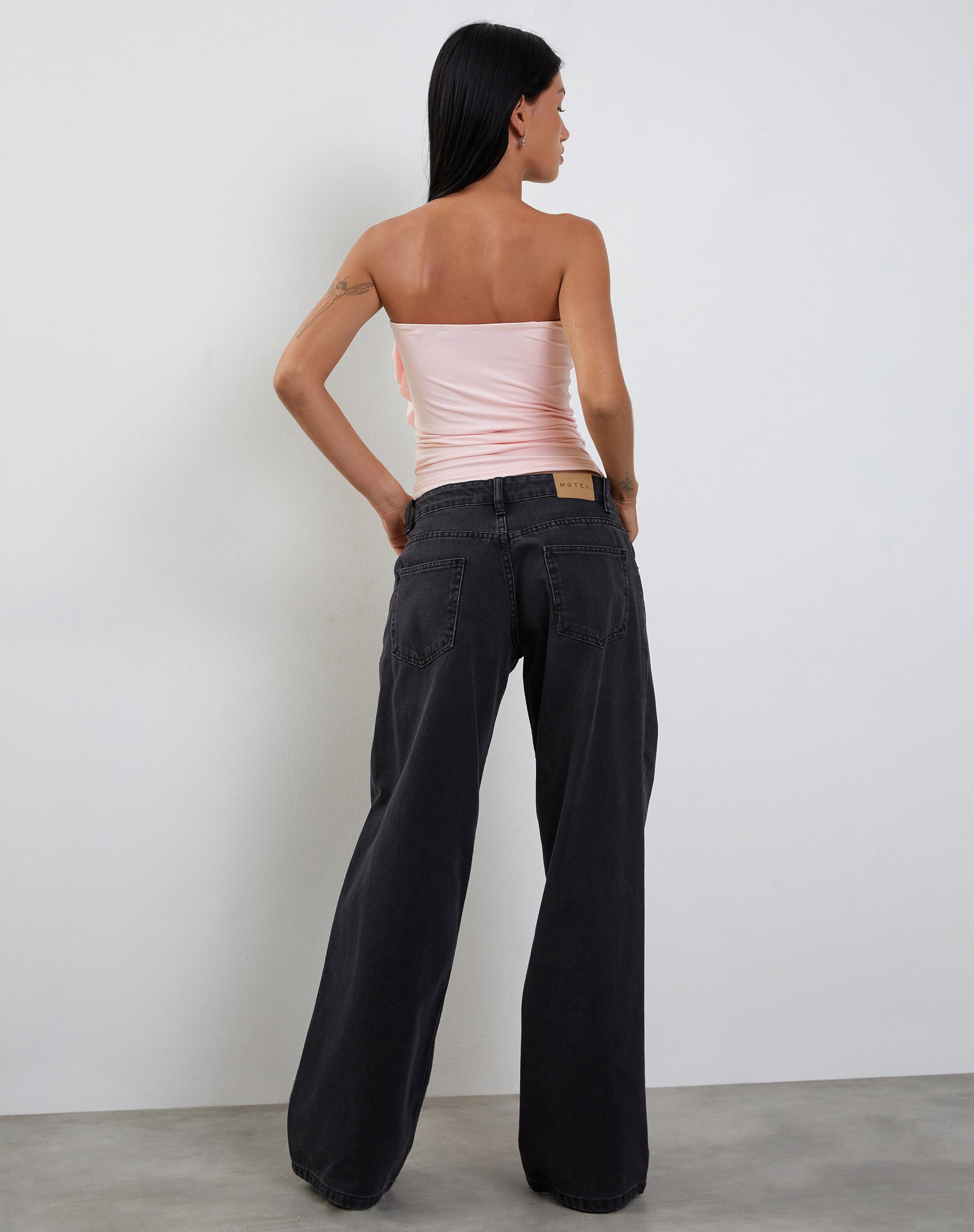 Bild von Baylin Ruffle Bandeau Top in Baby Pink