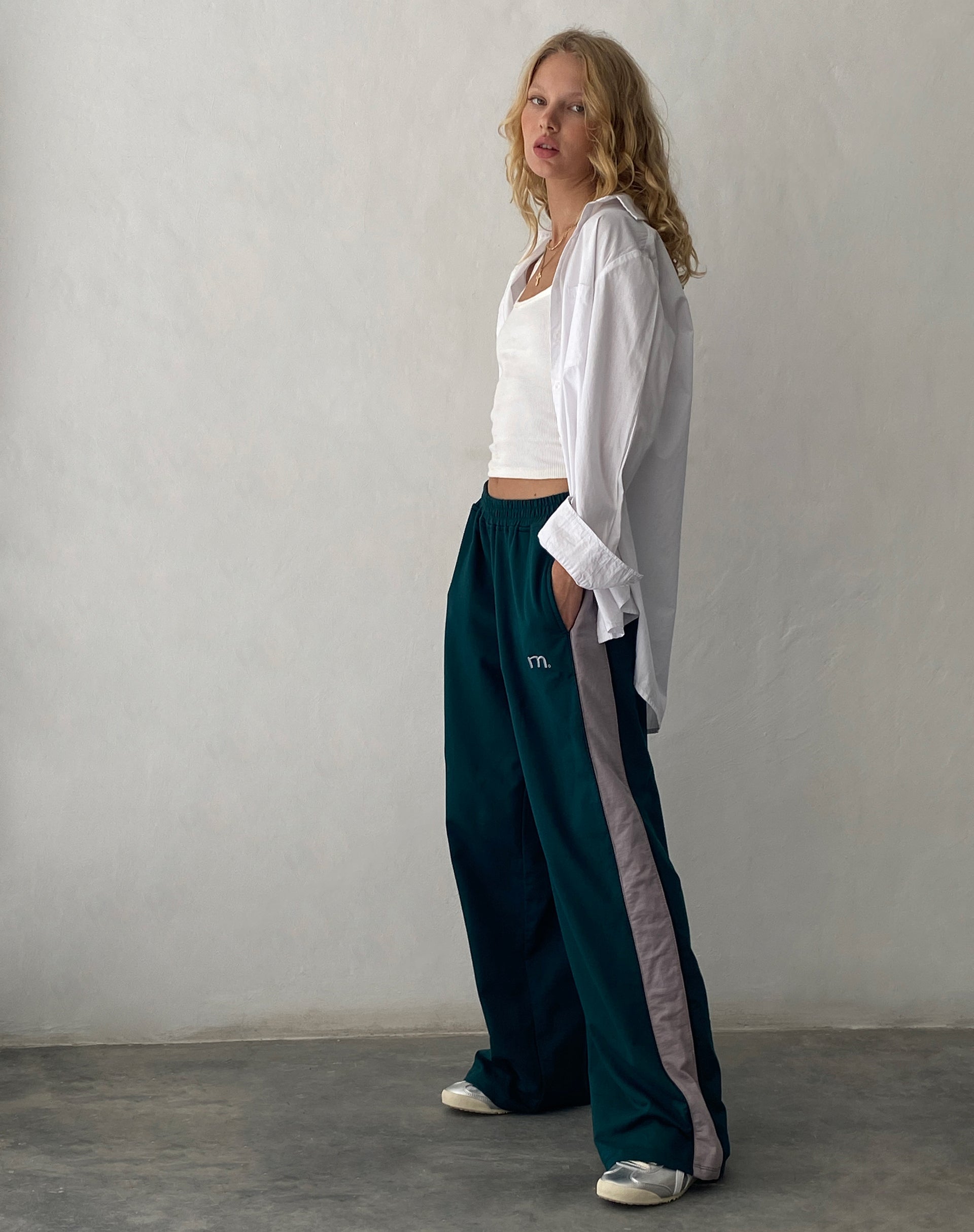 Bild von Bedion Oversized Jogger in Waldgrün mit M Embro