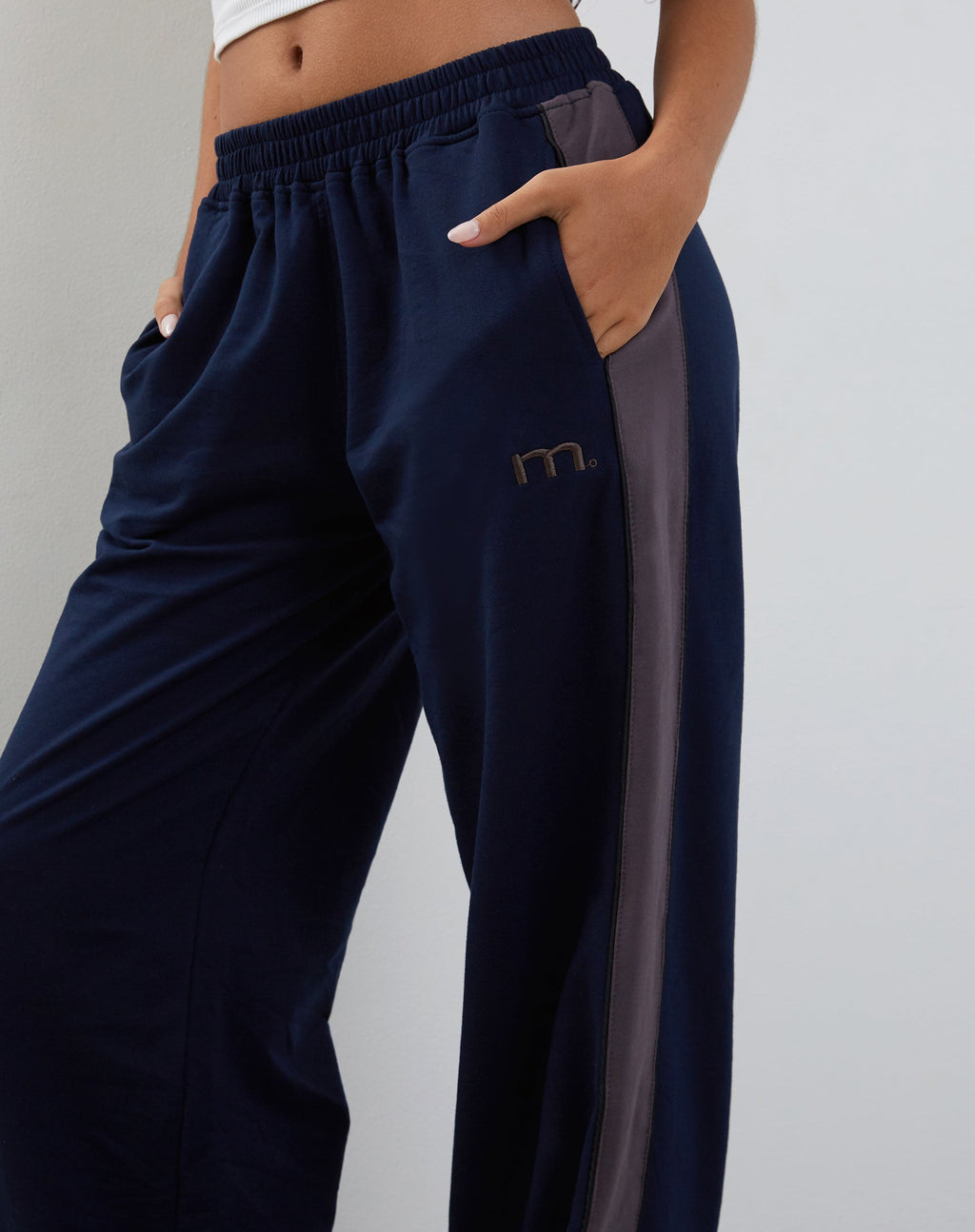 Bedion Oversized Jogger in Navy mit M-Stickerei