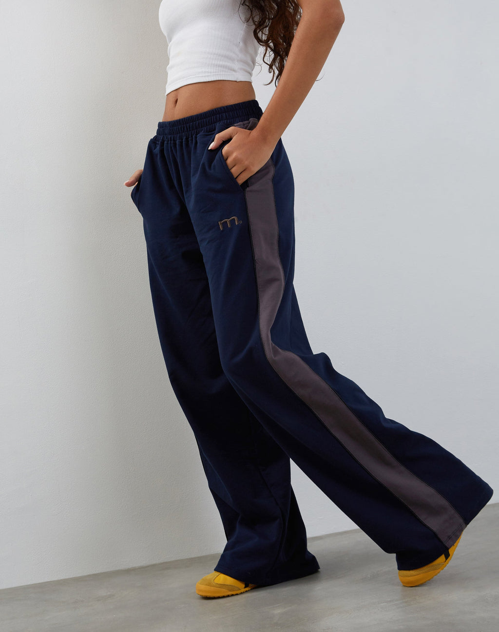Bedion Oversized Jogger in Navy mit M-Stickerei