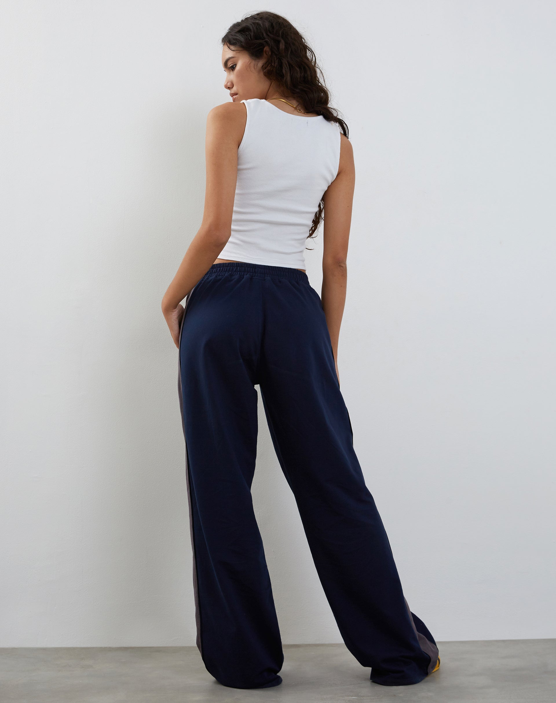 Image of Bedion Oversized Jogger in Navy mit M-Stickerei