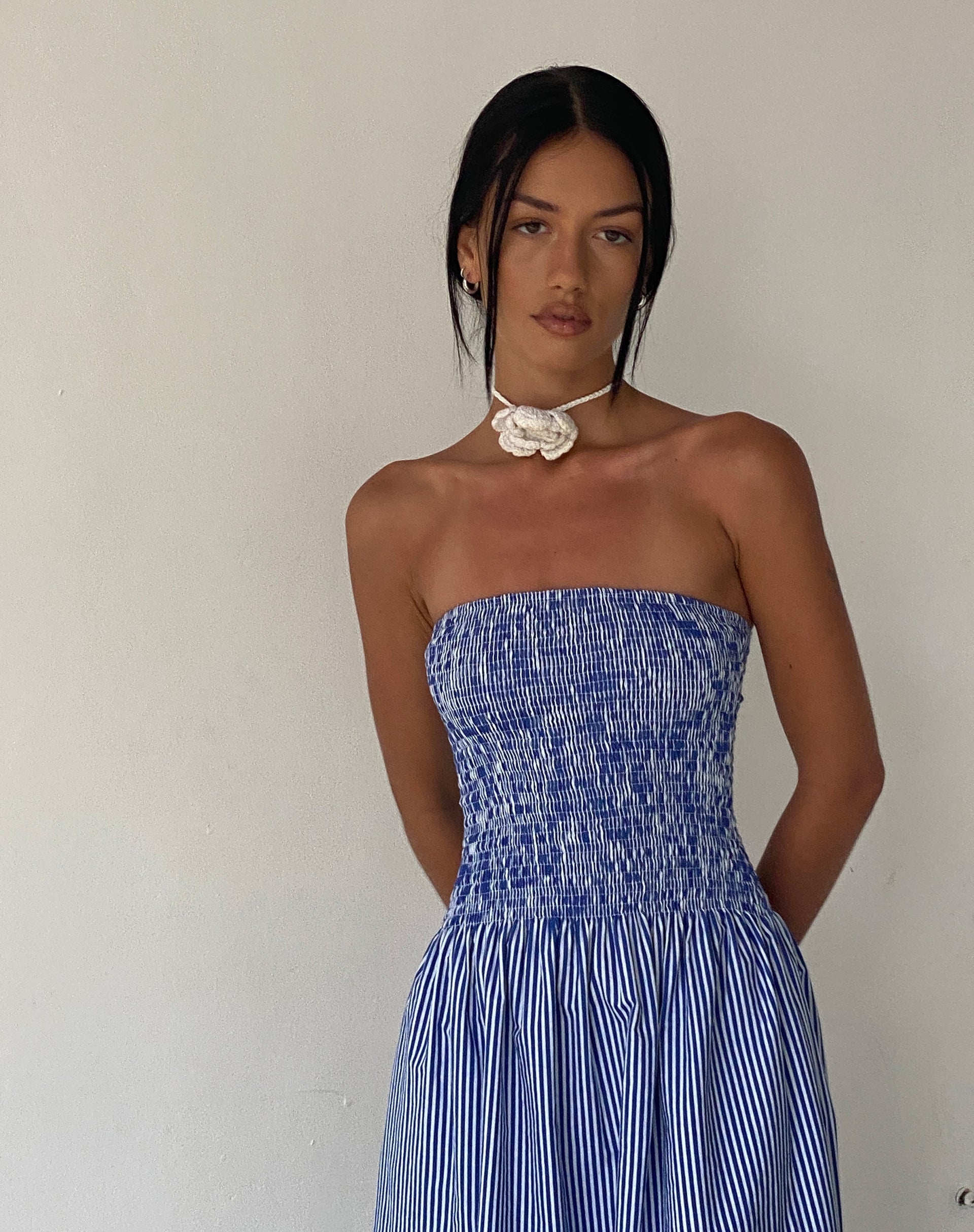 Bild von MOTEL X JACQUIE Beleame Bandeau-Midaxi-Kleid aus blau gestreifter Popeline