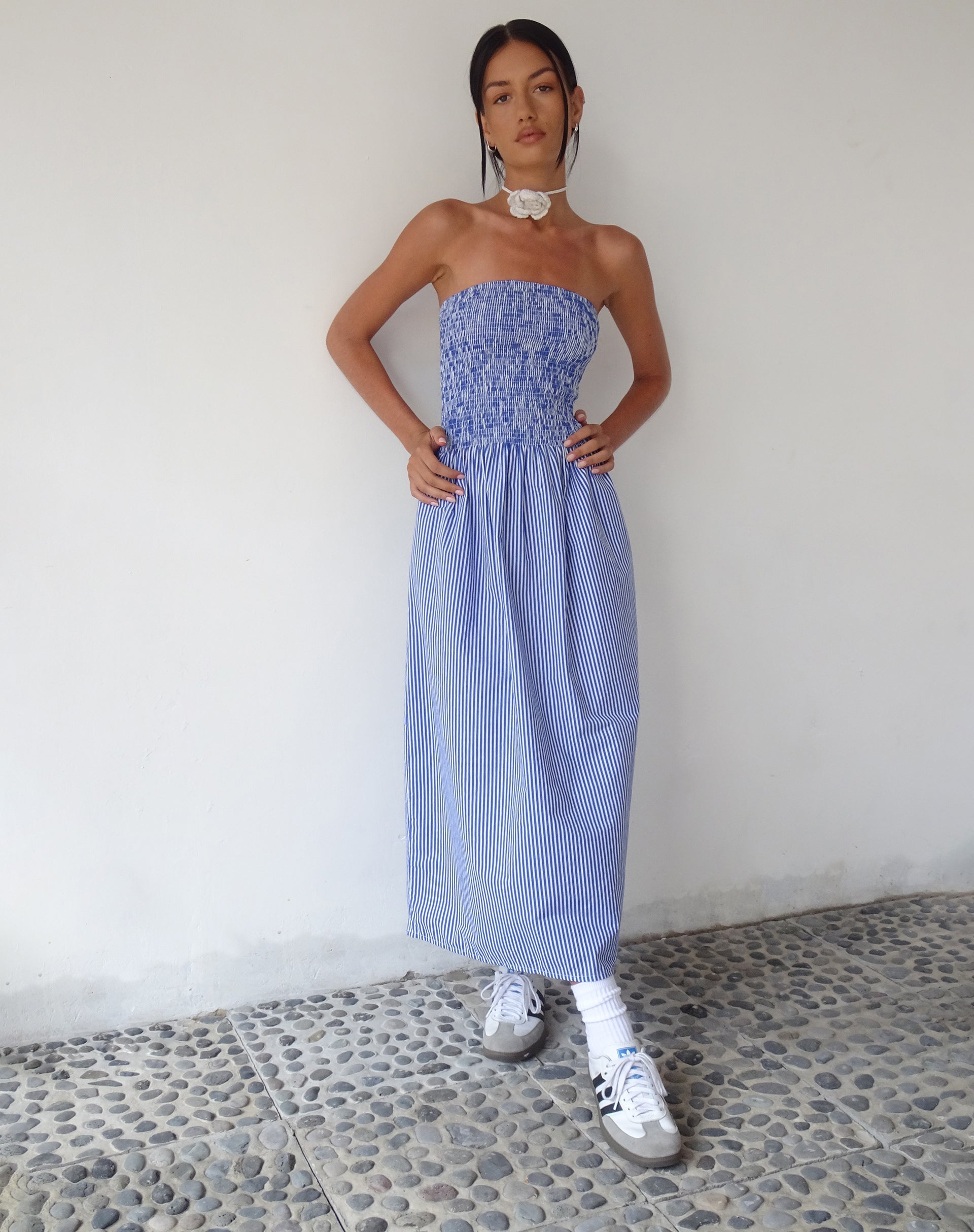 Bild von MOTEL X JACQUIE Beleame Bandeau-Midaxi-Kleid aus blau gestreifter Popeline
