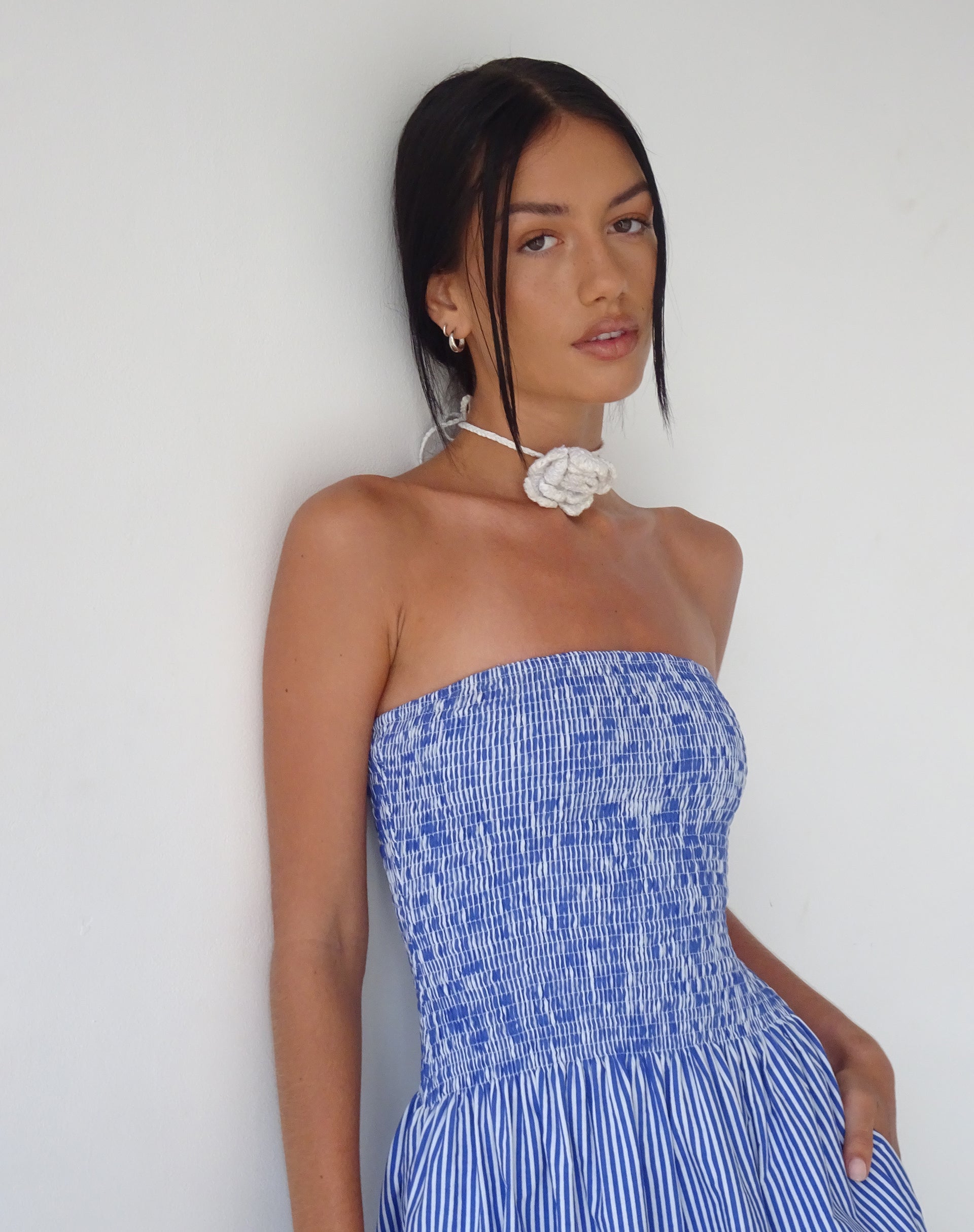 Bild von MOTEL X JACQUIE Beleame Bandeau-Midaxi-Kleid aus blau gestreifter Popeline