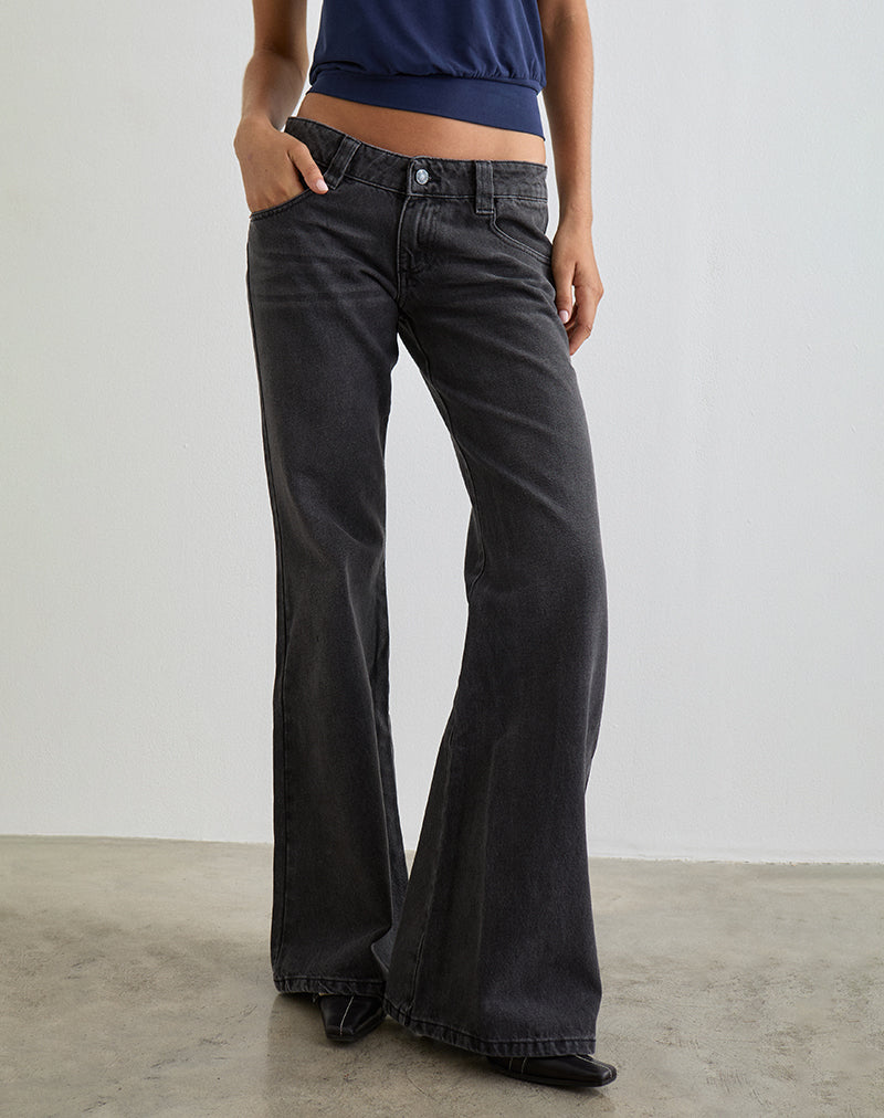Schlagjeans mit tiefem Beinausschnitt in Vintage Schwarz