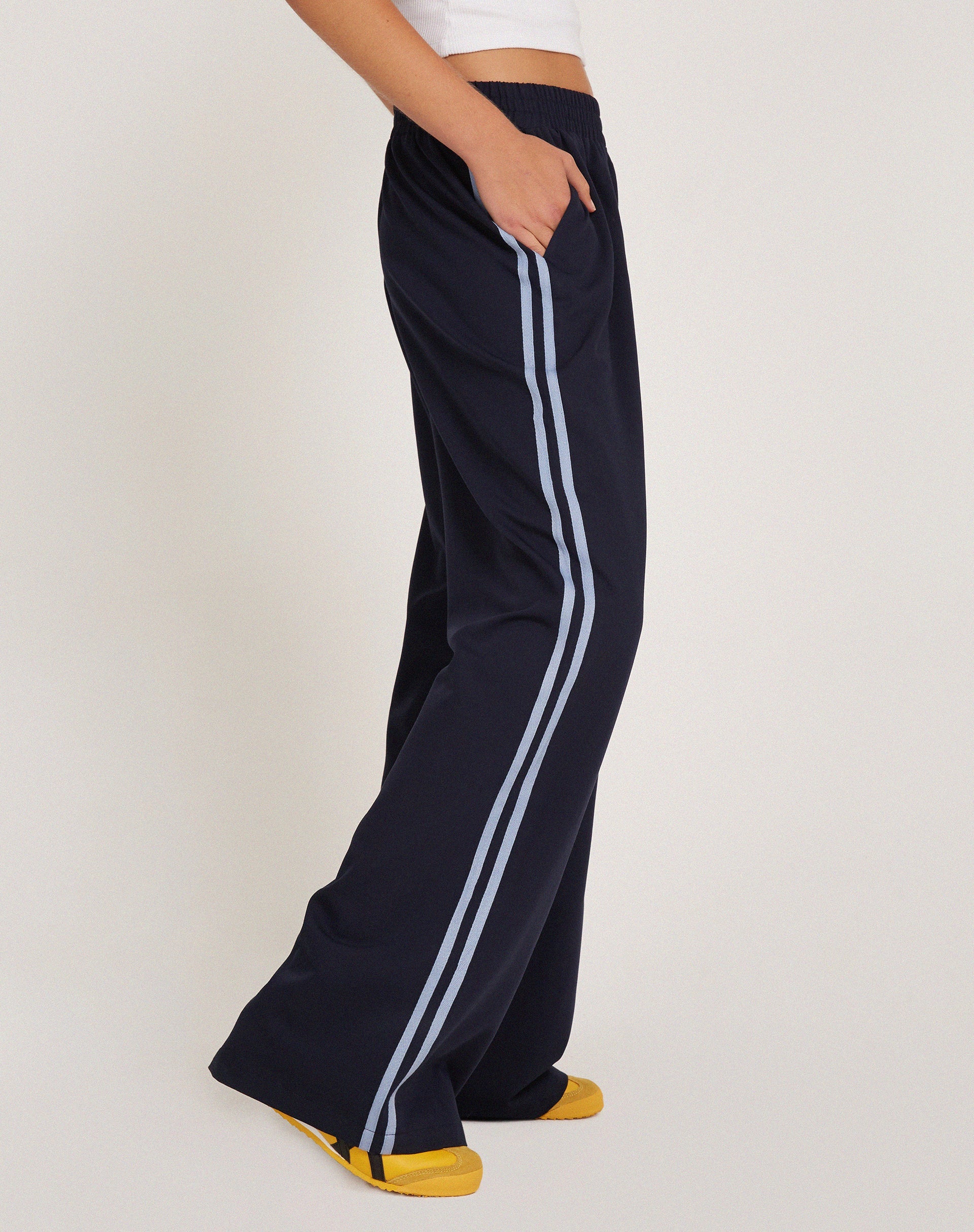Image of Bennett Hose in Tailoring Navy mit Seitenstreifen