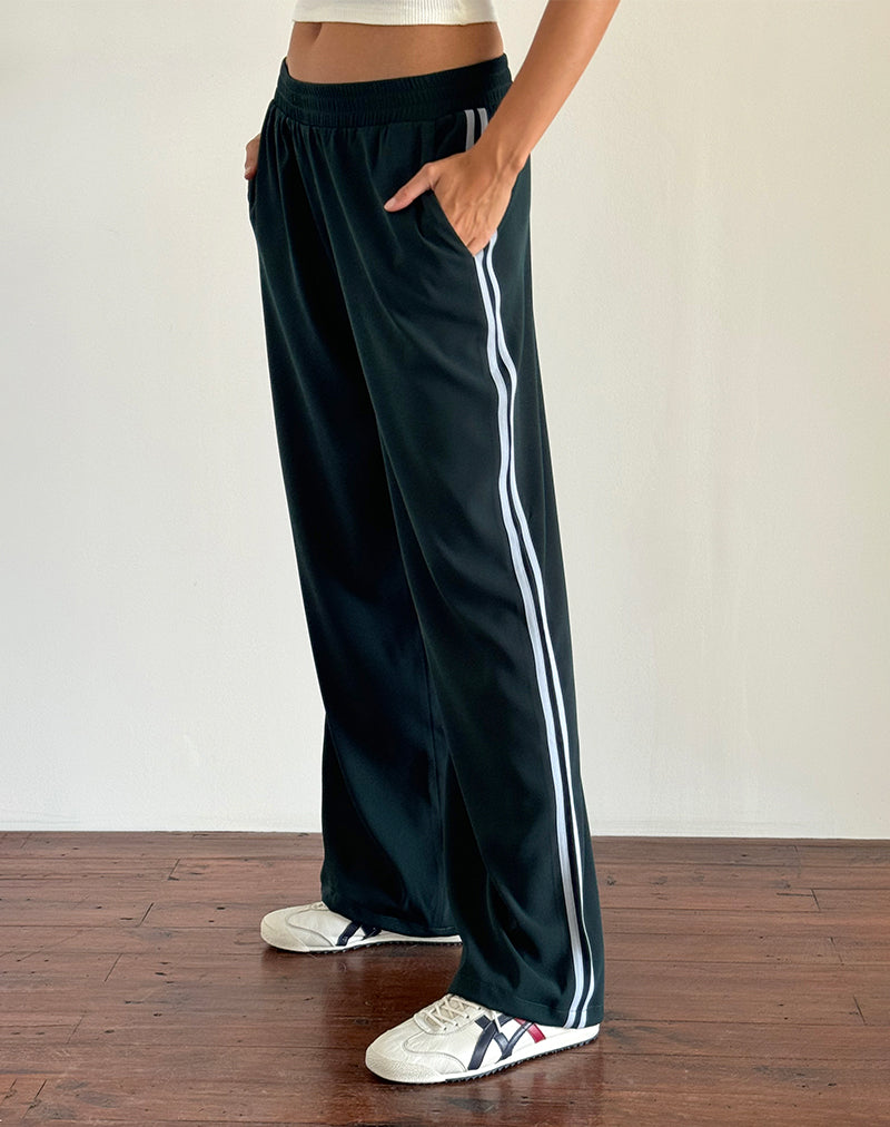 Bild der Bennett Hose in Forest mit blauen Streifen