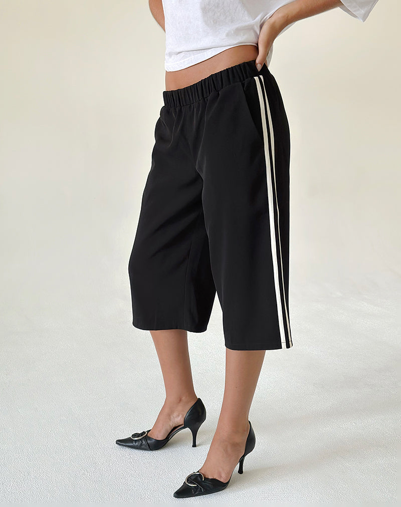 Bild von Benno 3/4 Shorts in Schwarz mit weißem Seitenstreifen