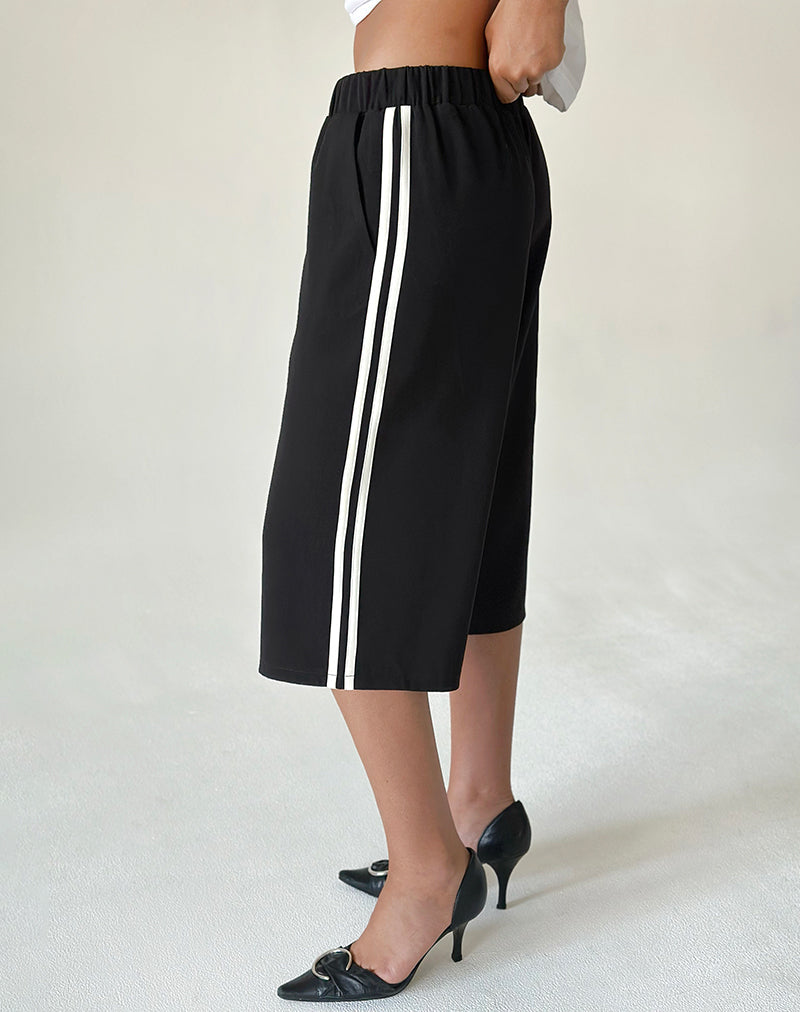 Bild von Benno 3/4 Shorts in Schwarz mit weißem Seitenstreifen