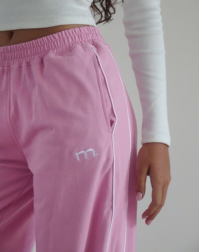 Image of Benton Jogger in Flamingo Pink mit weißem Einband und M-Stickerei