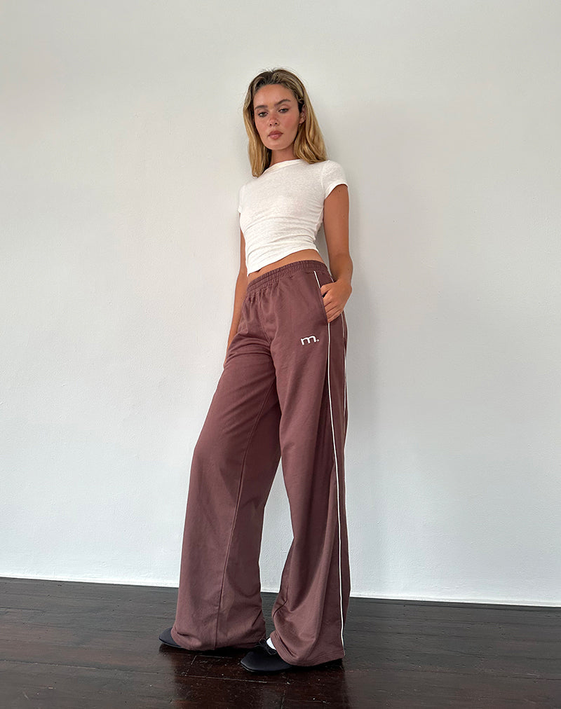 Benton Wide Leg Jogger in Mahagoni mit elfenbeinfarbenem Paspel und M-Stickerei