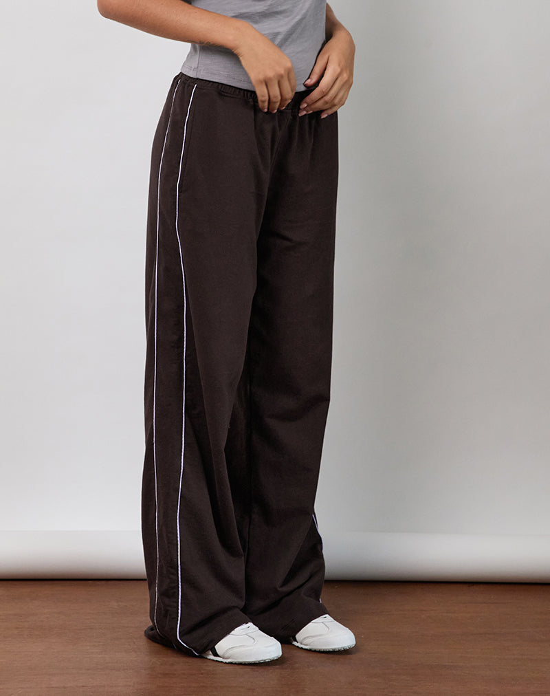 Bild von Benton Jogger in Bitter Chocolate mit violettem Einband