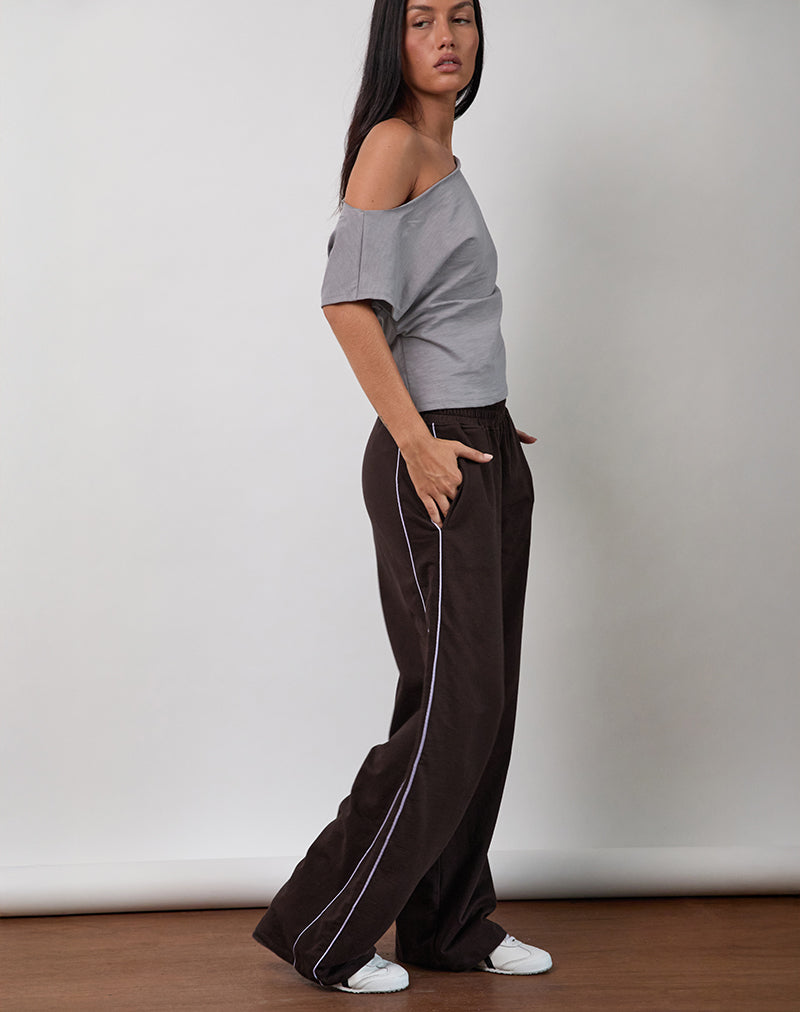 Bild von Benton Jogger in Bitter Chocolate mit violettem Einband