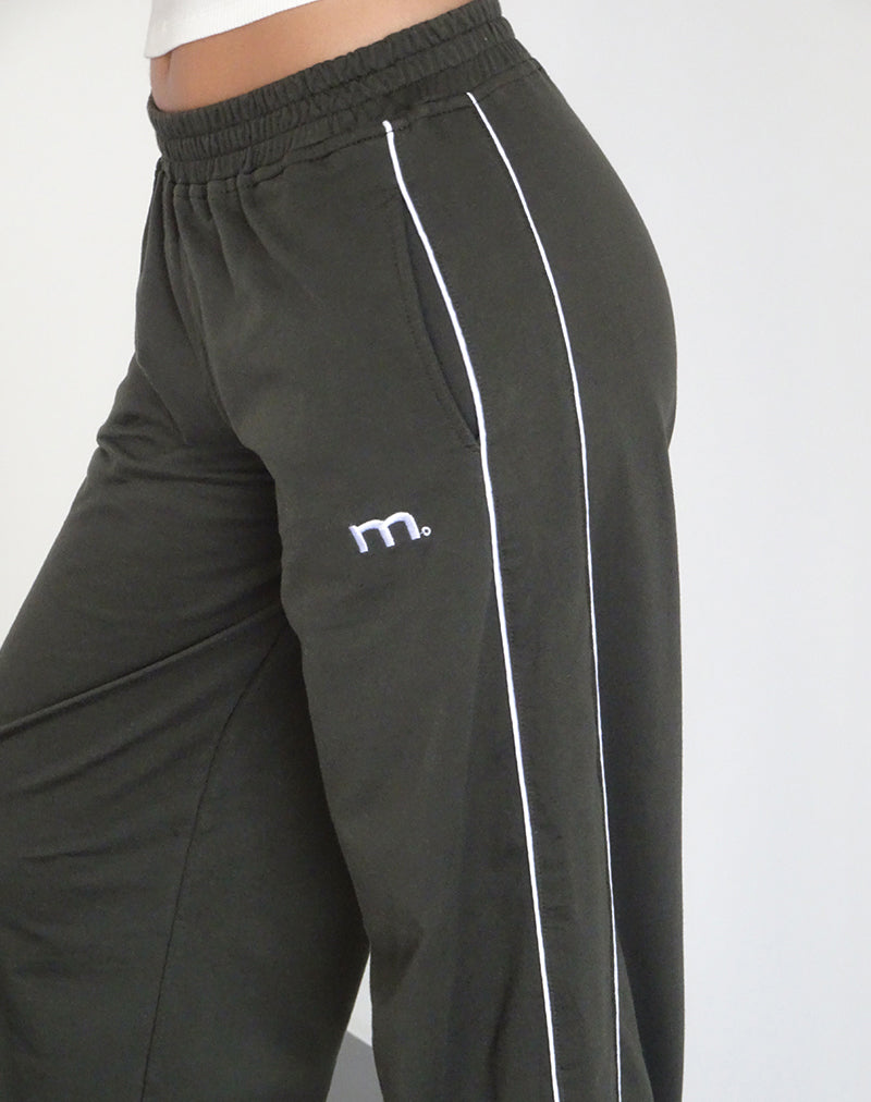 Benton Wide Leg Jogger in Olive mit 'M'-Stickerei