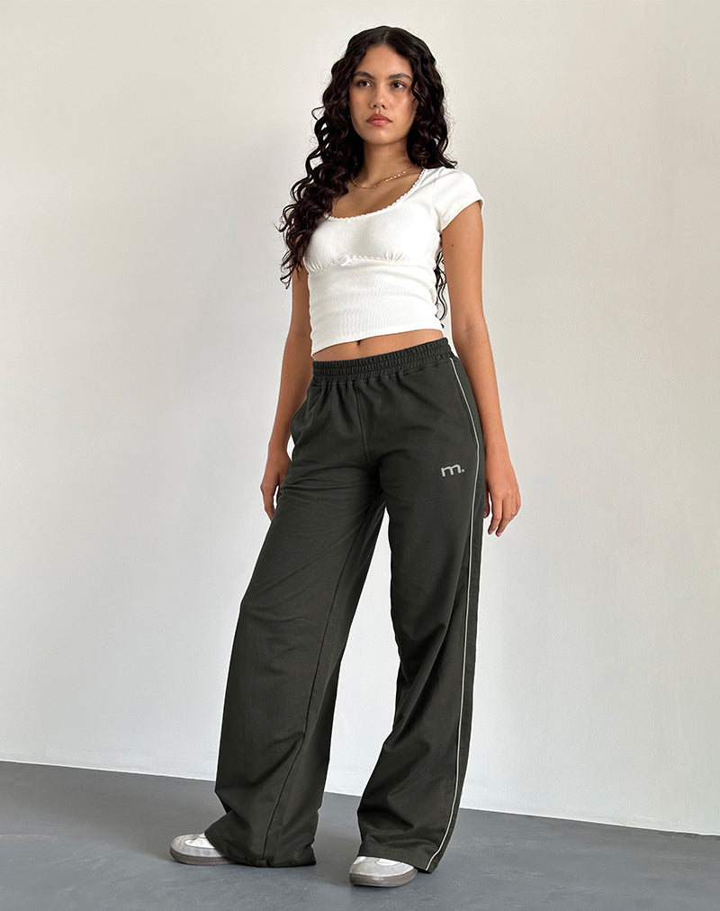 Benton Wide Leg Jogger in Olive mit 'M'-Stickerei