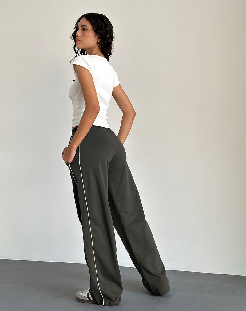 Benton Wide Leg Jogger in Olive mit 'M'-Stickerei