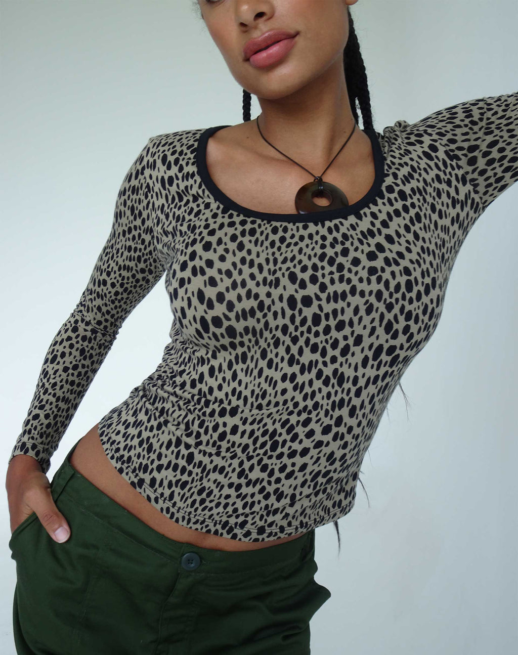 Beshi Langärmeliges Top in Mini Cheetah Schwarz Bindung