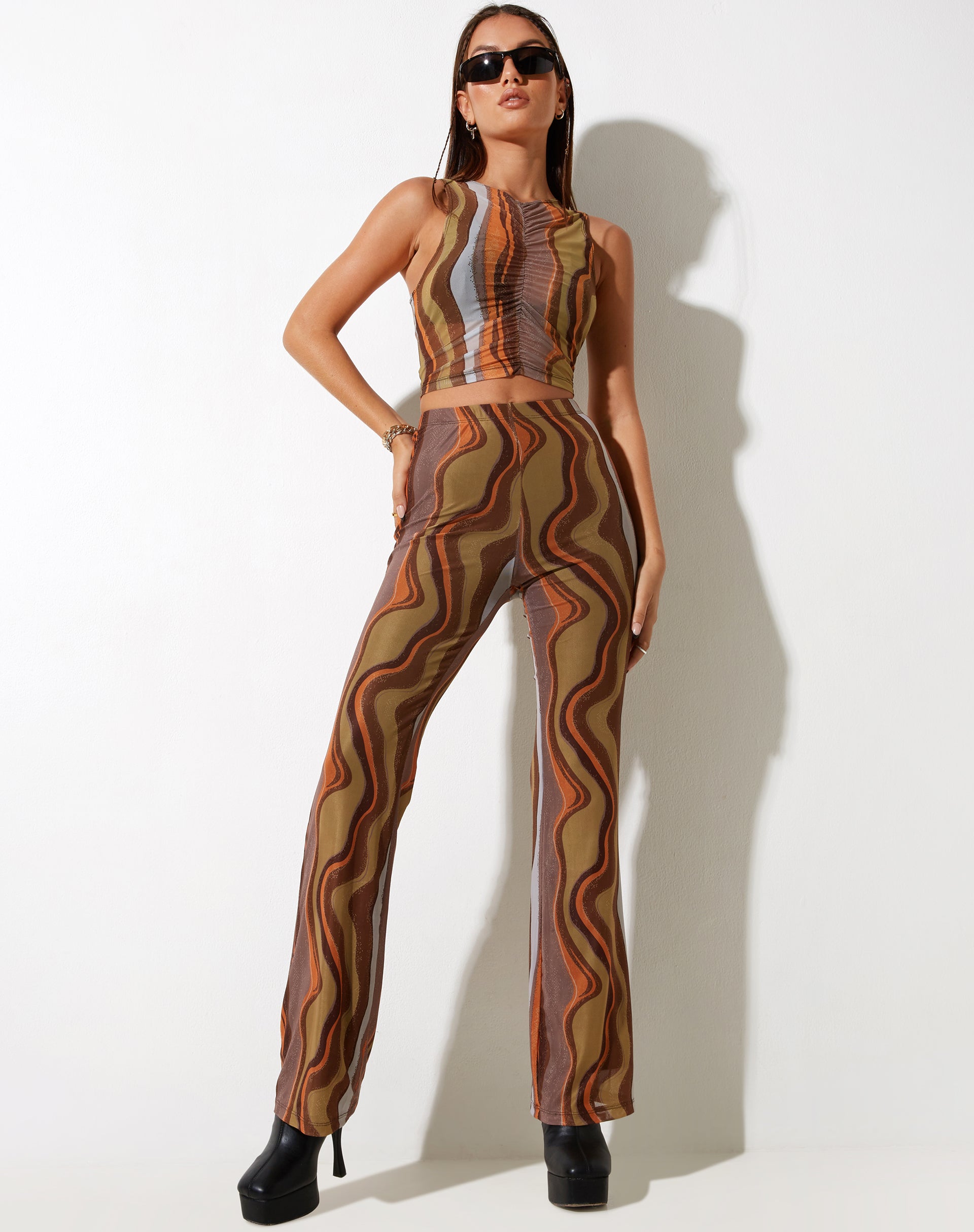 Bild von MOTEL X IRIS Herly Flare Hose in erdigem Farbverlauf
