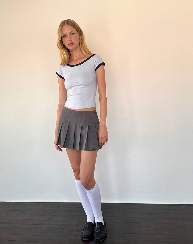 Image of Bitha Top in Puderblau mit marineblauem Einband
