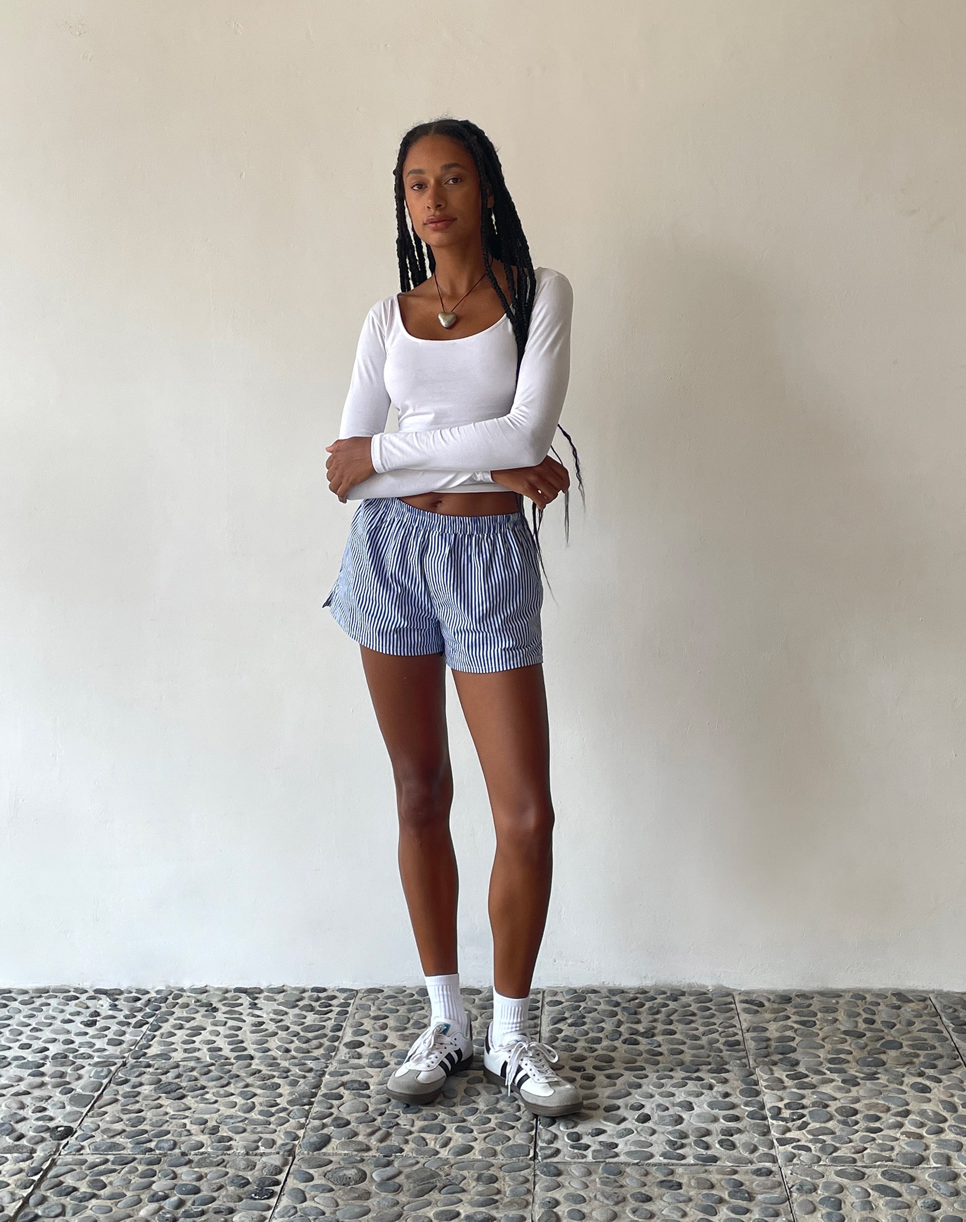 Bild von MOTEL X JACQUIE Laboxe kurze Shorts in Popeline Blau Nadelstreifen