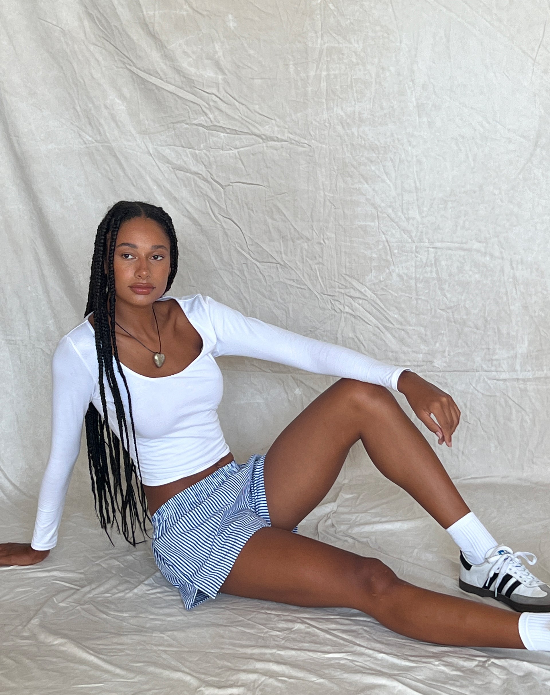 Bild von MOTEL X JACQUIE Laboxe kurze Shorts in Popeline Blau Nadelstreifen