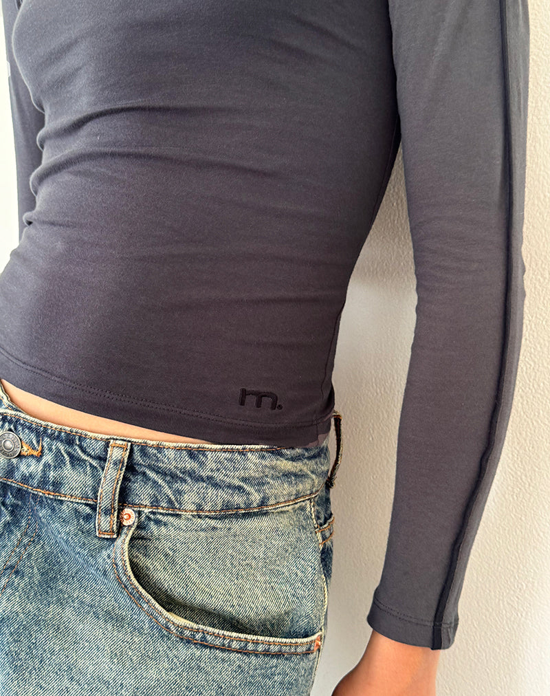 Image of Bonija Langarm-Top in Beluga mit schwarzer Paspel und M-Stickerei