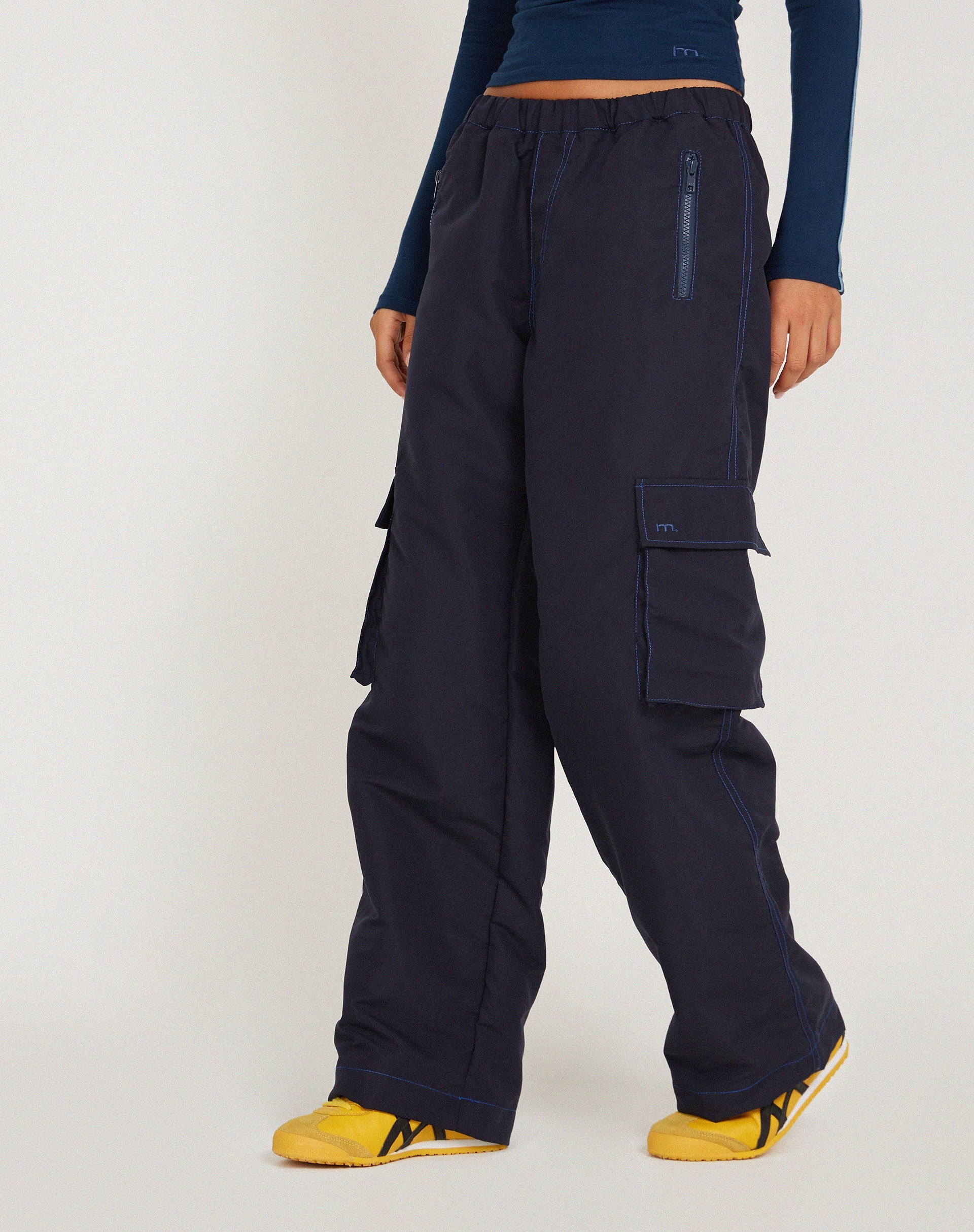 Abbildung der Oriells Cargohose in Navy Steppnaht