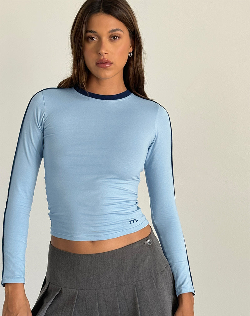 Image of Bonija Langarm-Top in Nantucket Blau mit Paspelierung in Marineblau und M-Stickerei