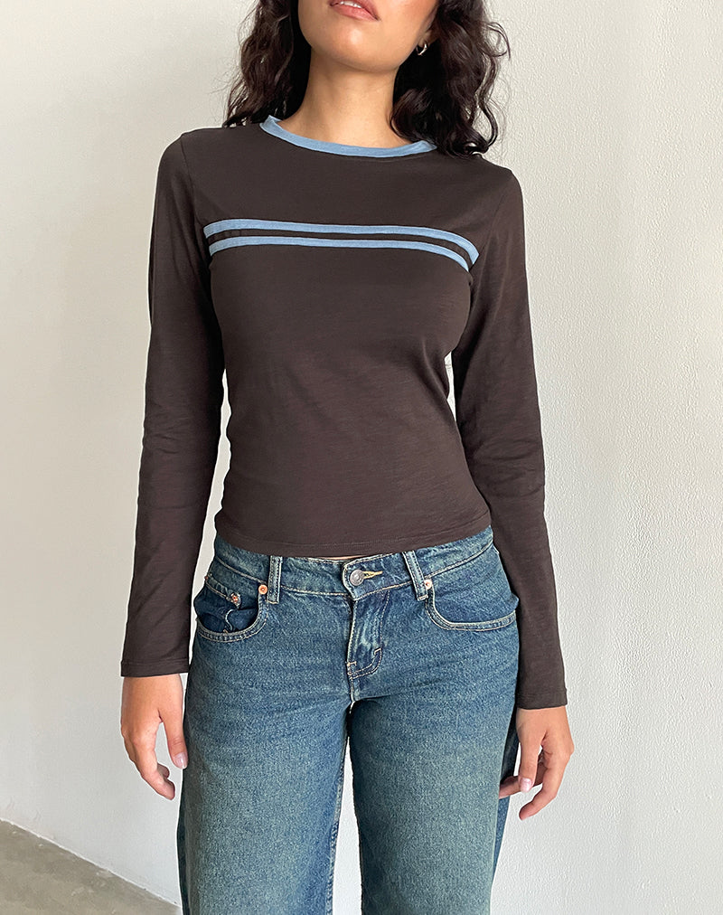 Image of Bonjita Top in Schokoladenbraun mit aschblauem Zwei-Streifen-Band