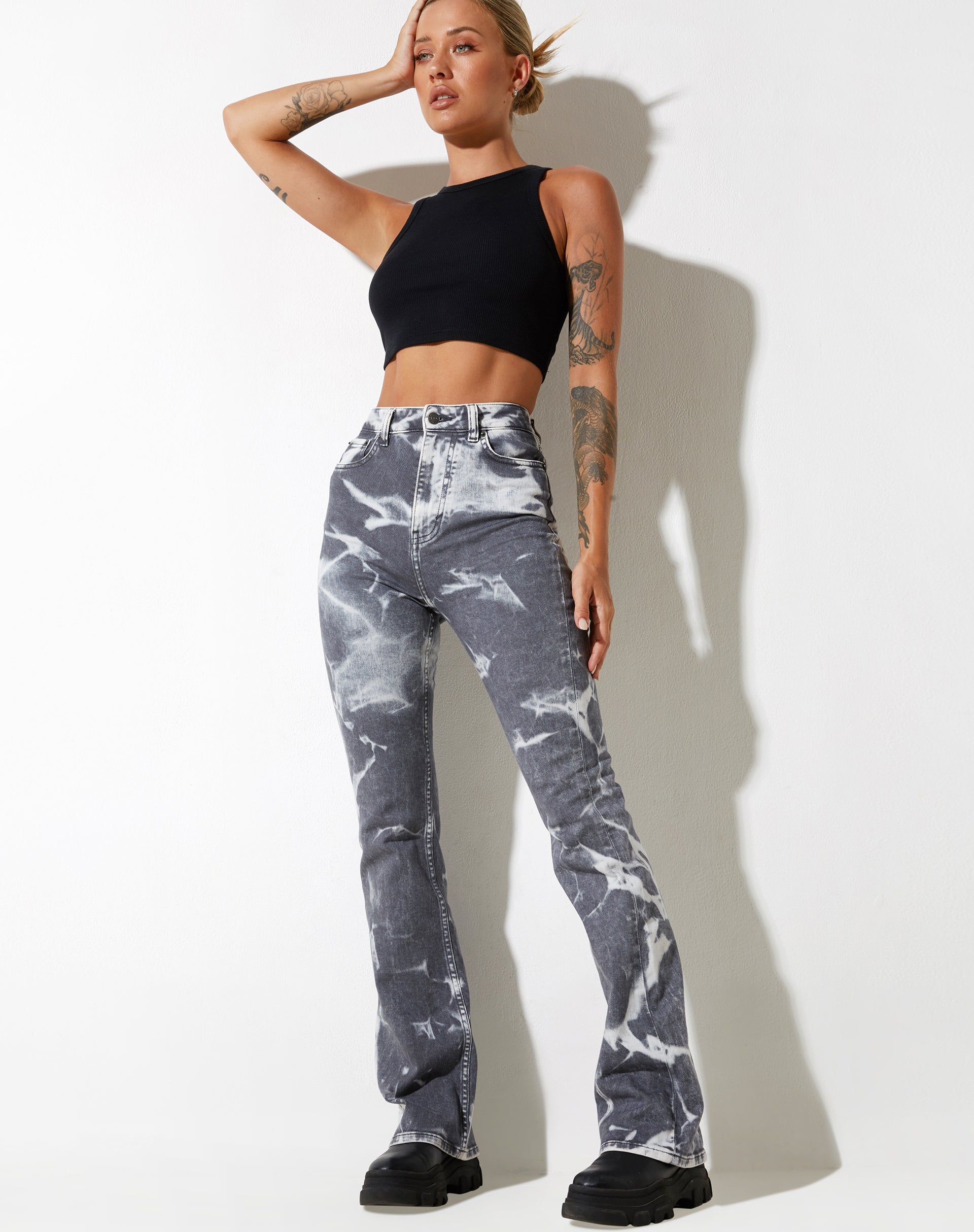 Abbildung der Bootleg Jeans in Laser Smoke Grey