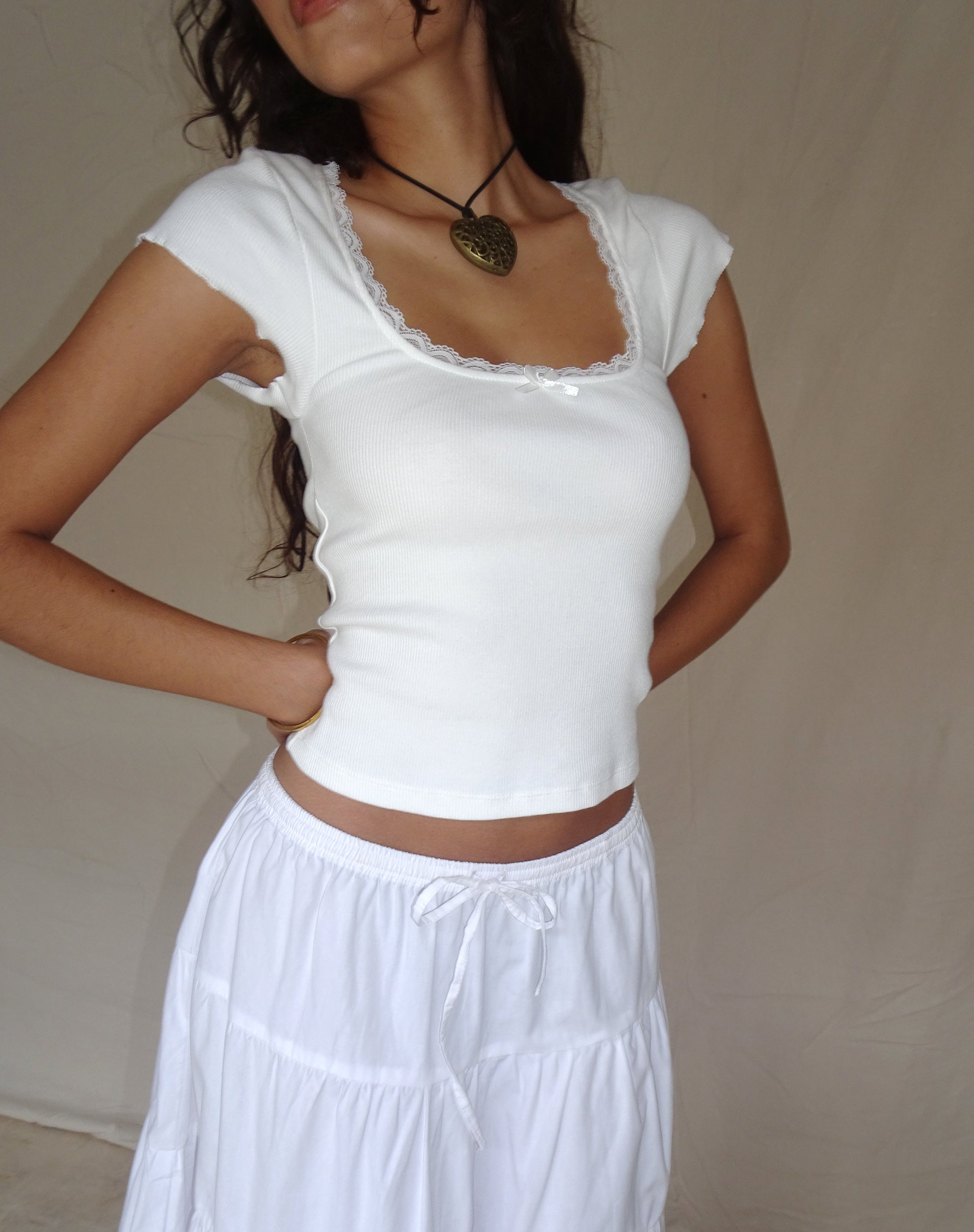 Image of Bovillo Tee mit Spitzenbesatz aus geripptem Off White