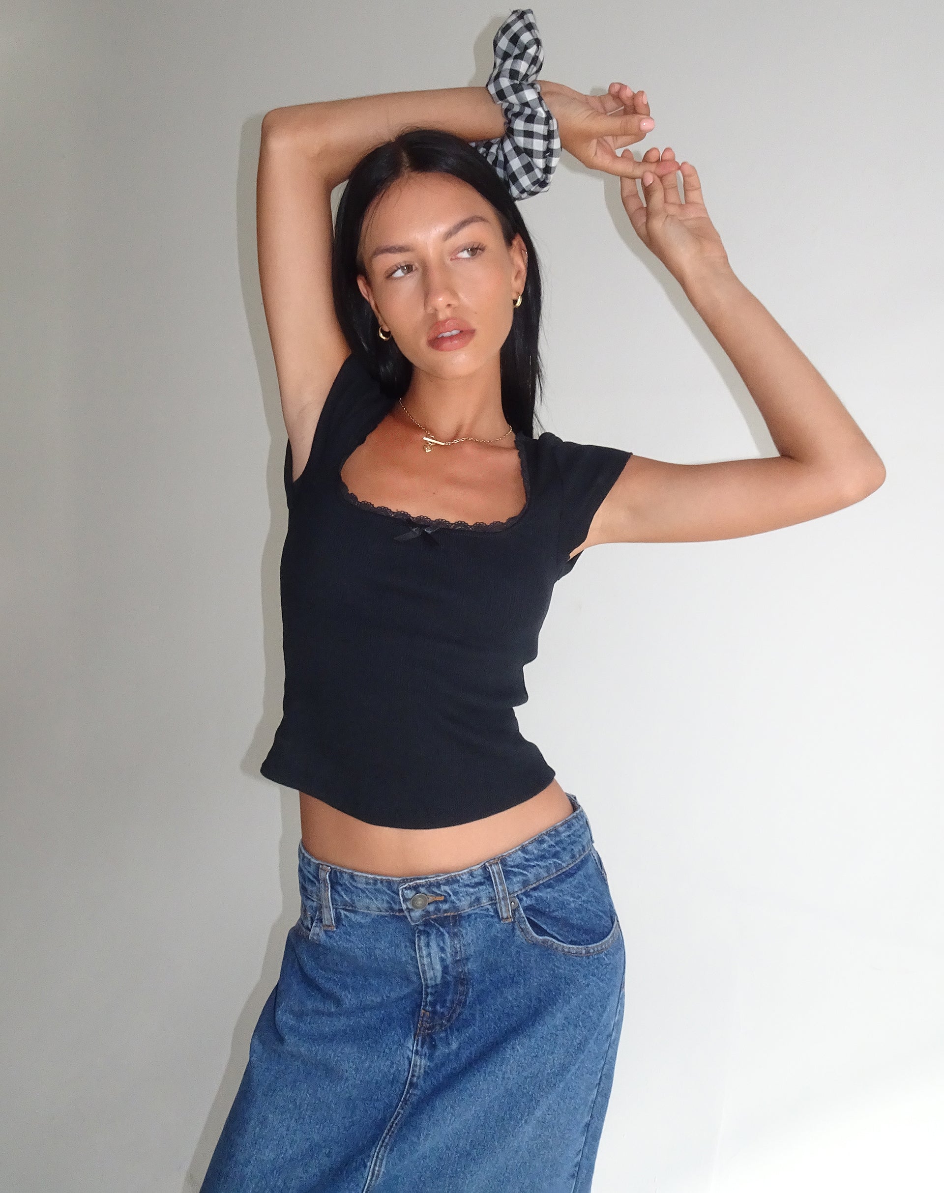 Image of Bovillo Cap Sleeve Top aus schwarzem gerippten Jersey