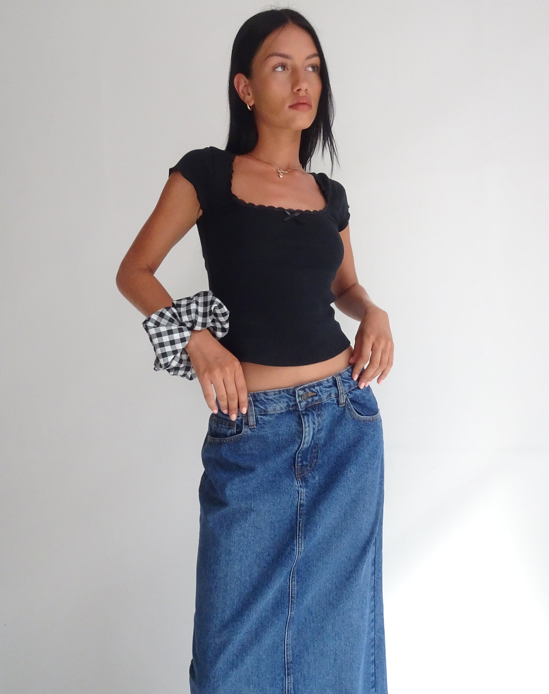 Image of Bovillo Cap Sleeve Top aus schwarzem gerippten Jersey