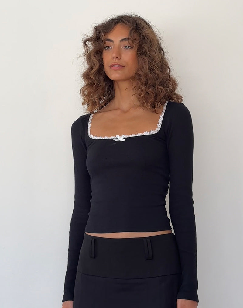 Bovita Langärmeliges Top in Schwarz mit weißem Saum