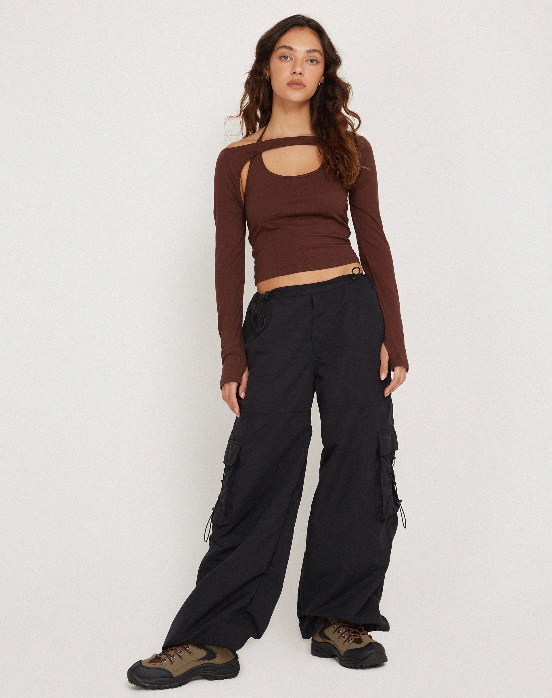 Bild von Braja Langärmeliges Neckholder-Top in Seal Brown