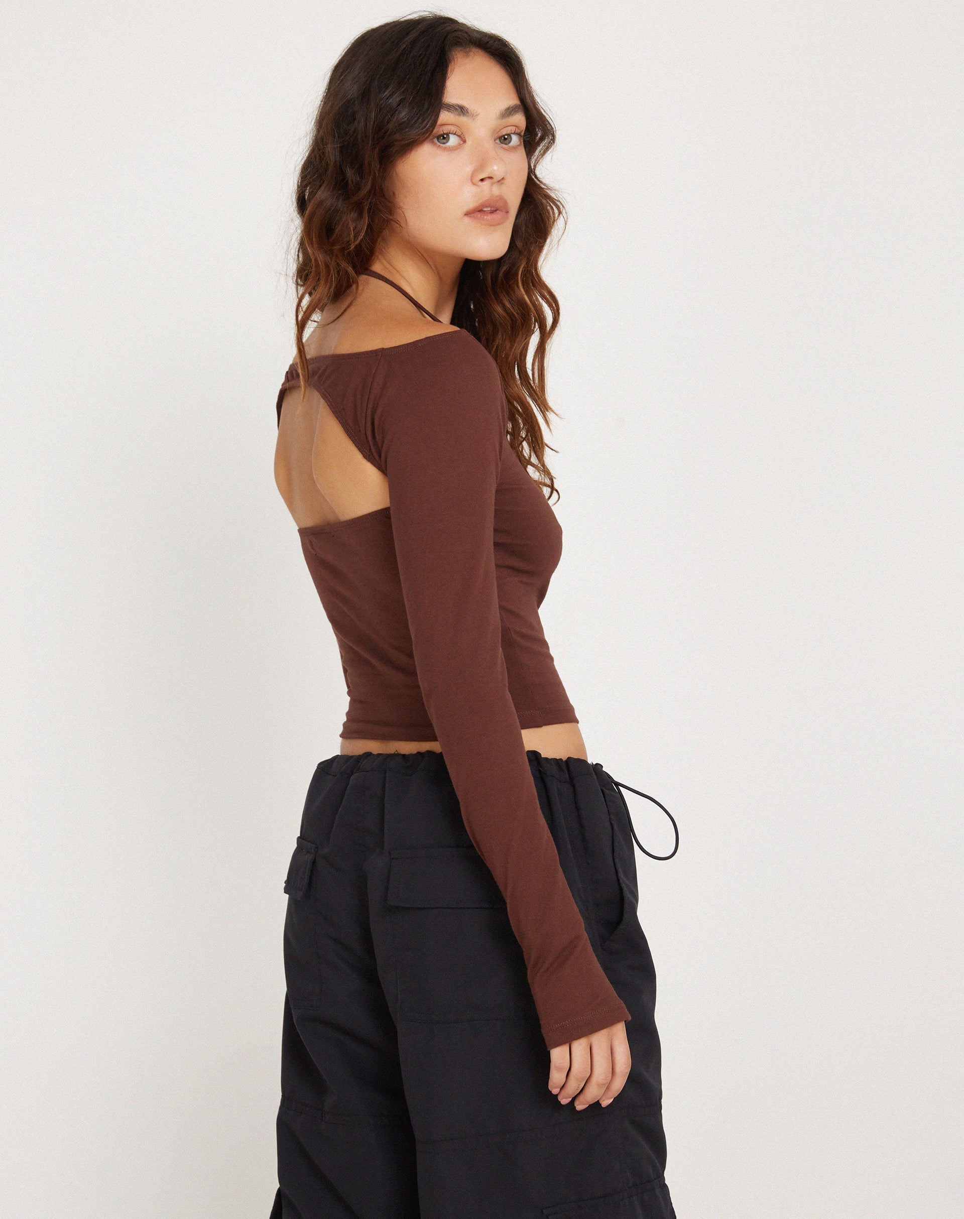 Bild von Braja Langärmeliges Neckholder-Top in Seal Brown