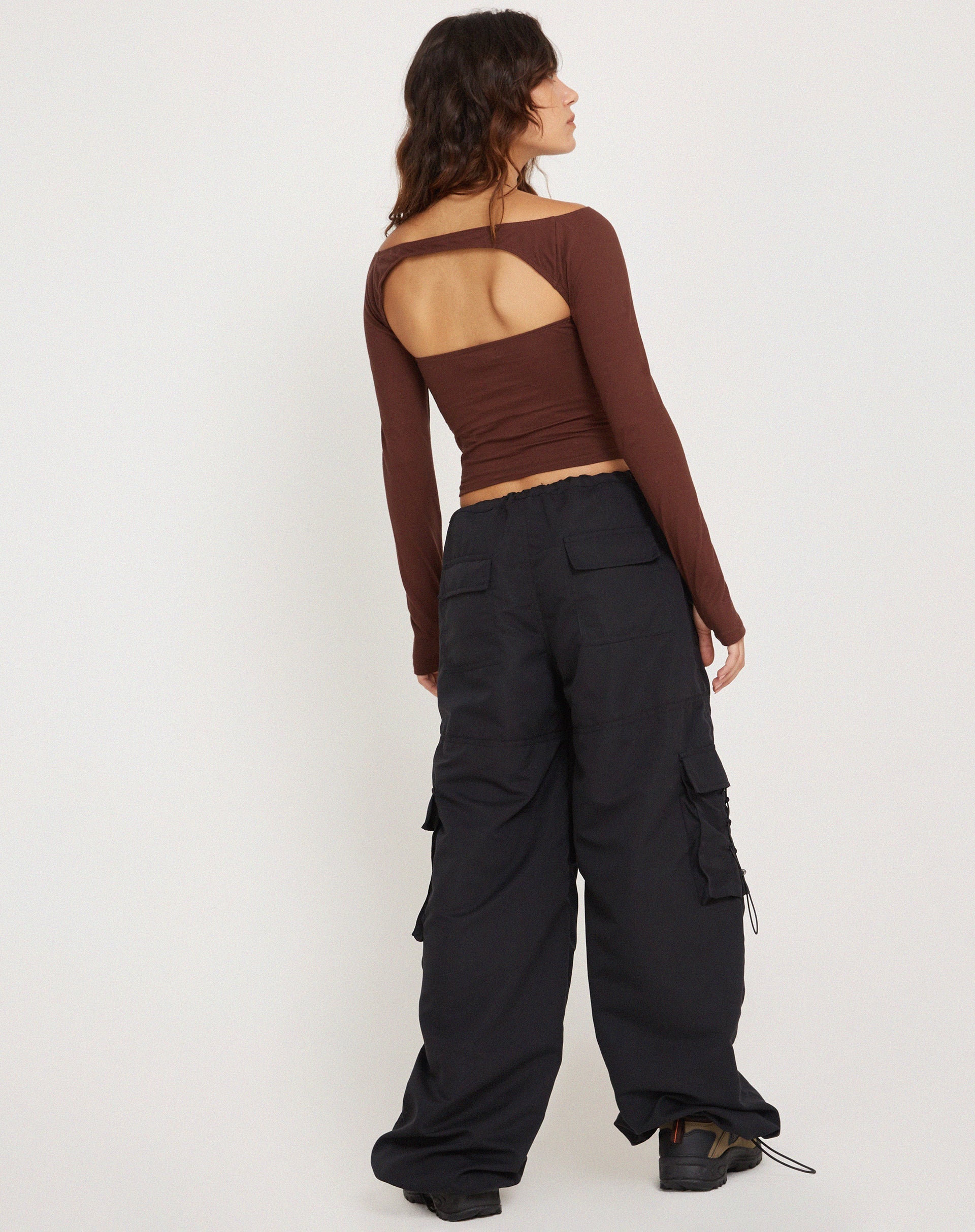 Bild von Braja Langärmeliges Neckholder-Top in Seal Brown